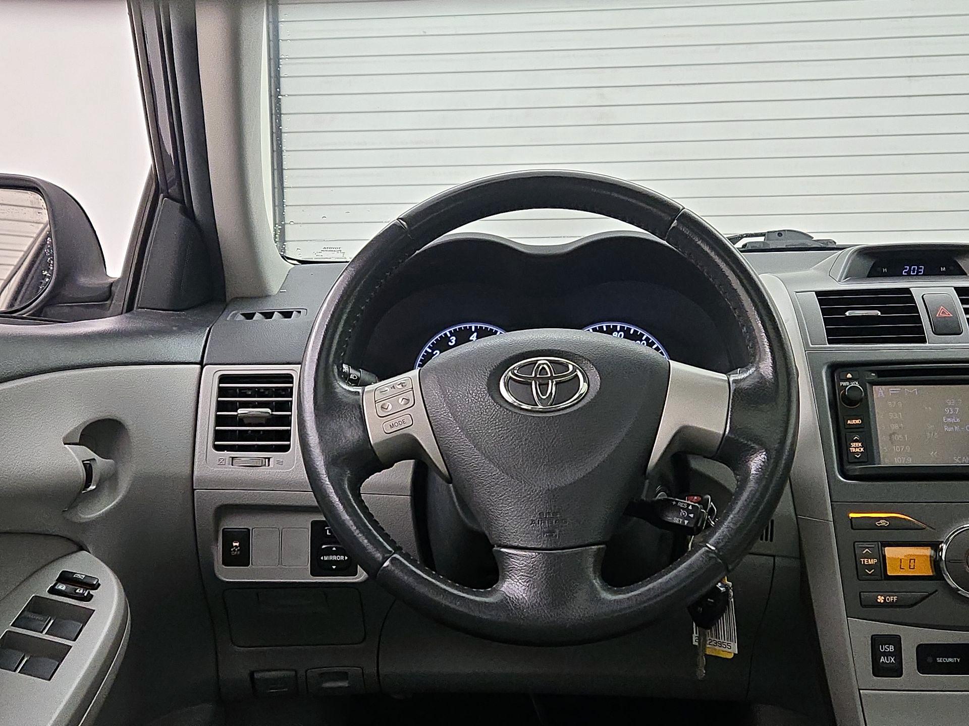 Thumbnail: 2013 Toyota Corolla - 10