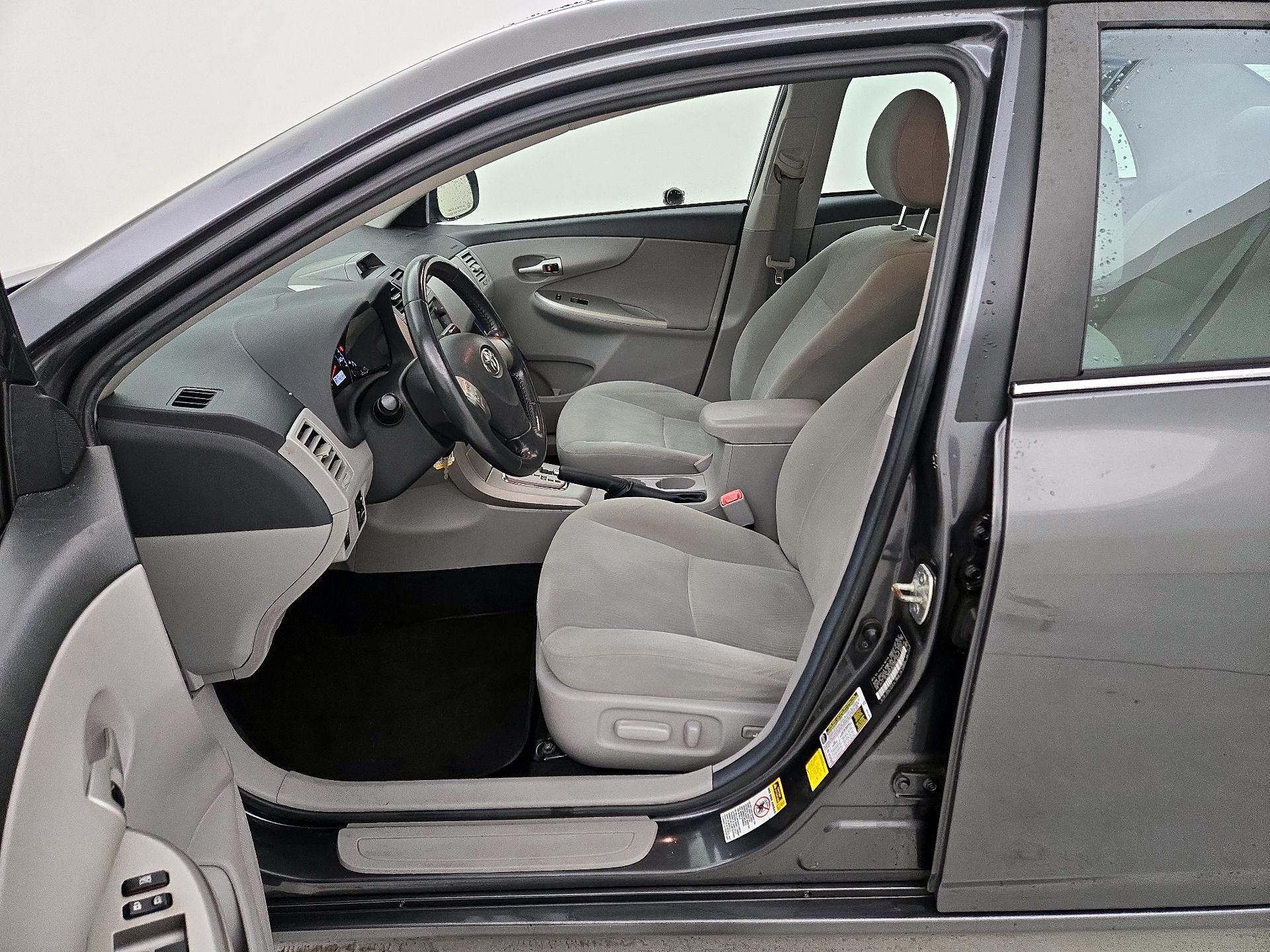 Thumbnail: 2013 Toyota Corolla - 11