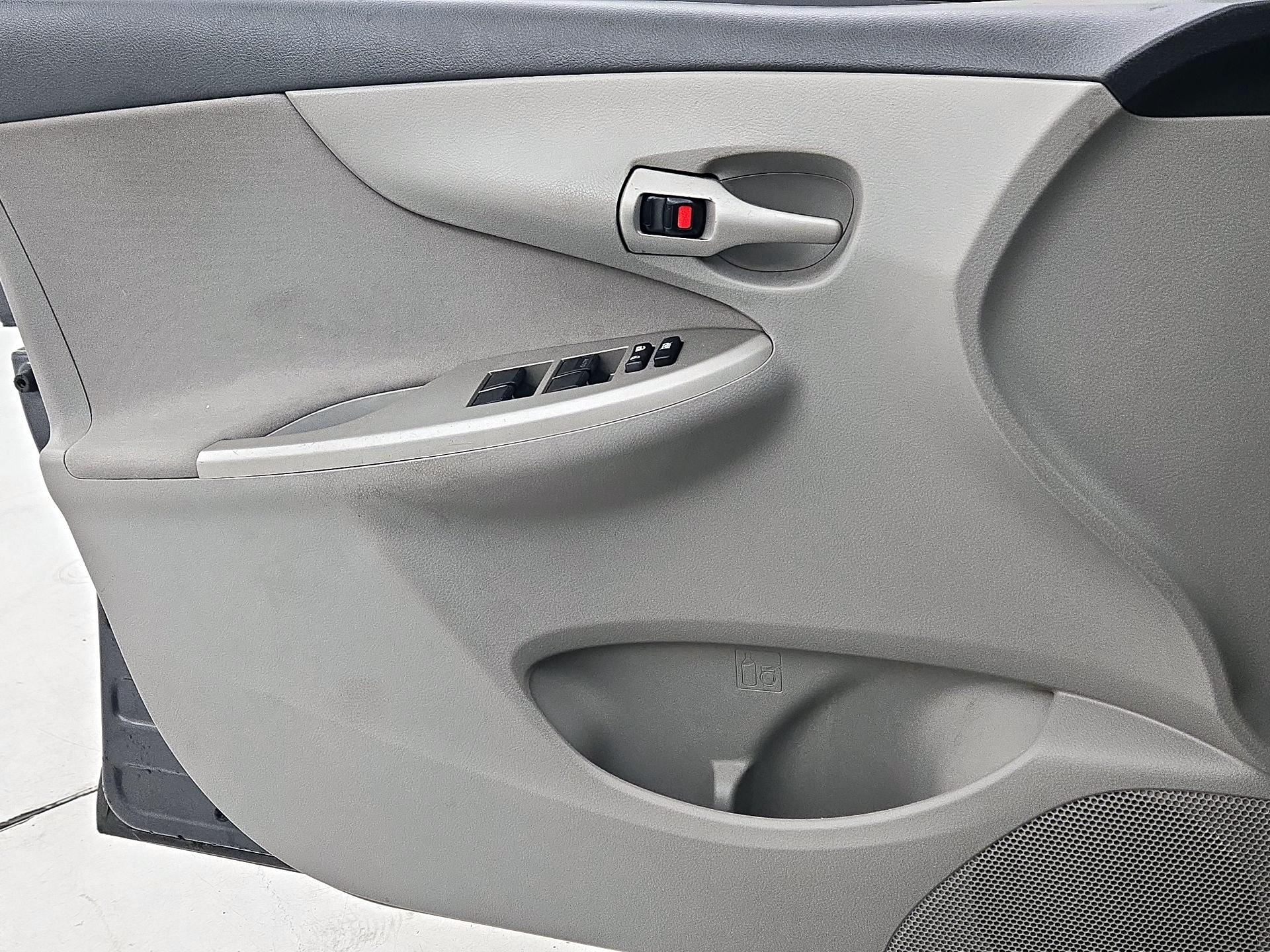 Thumbnail: 2013 Toyota Corolla - 12