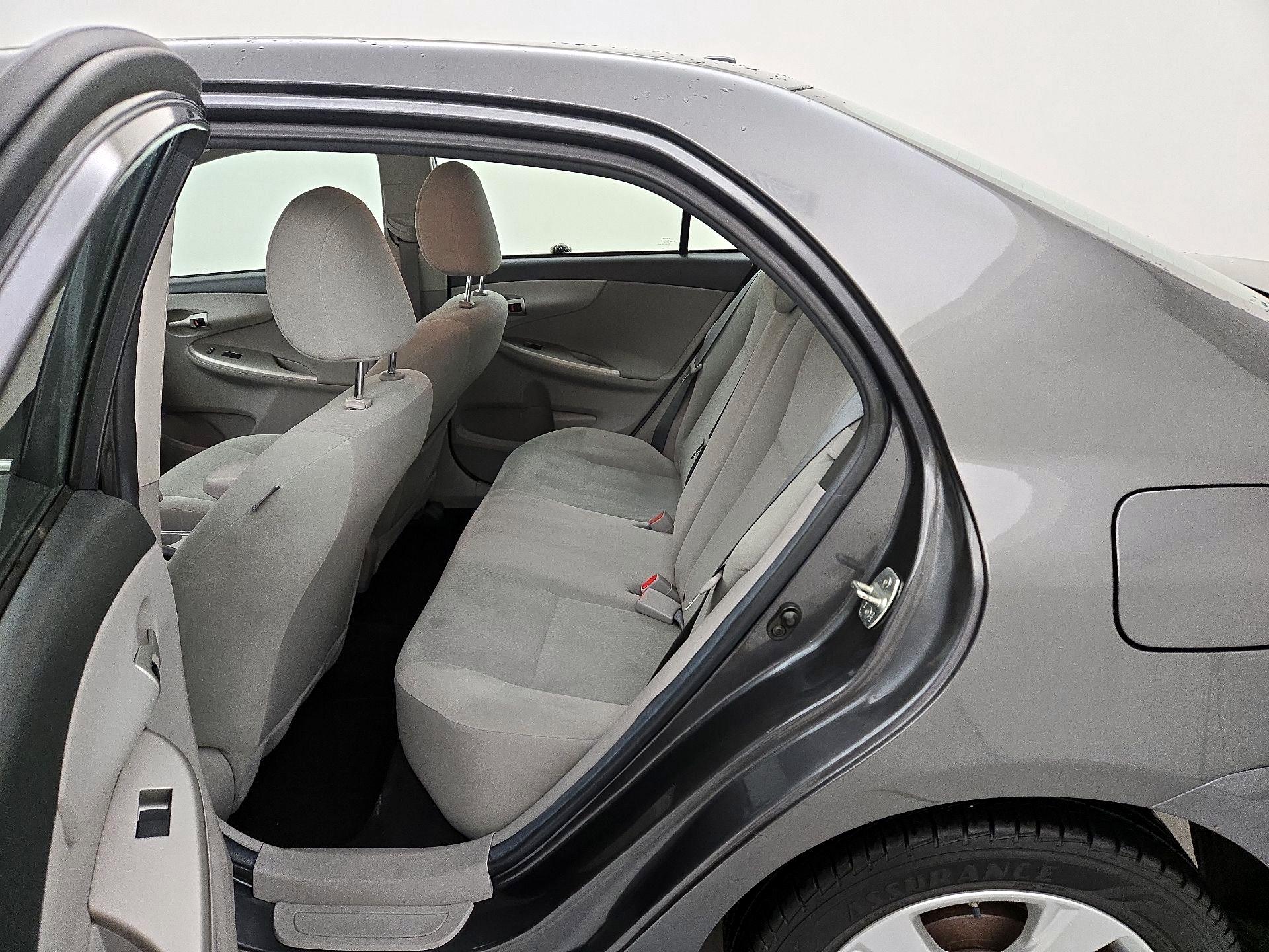 Thumbnail: 2013 Toyota Corolla - 16