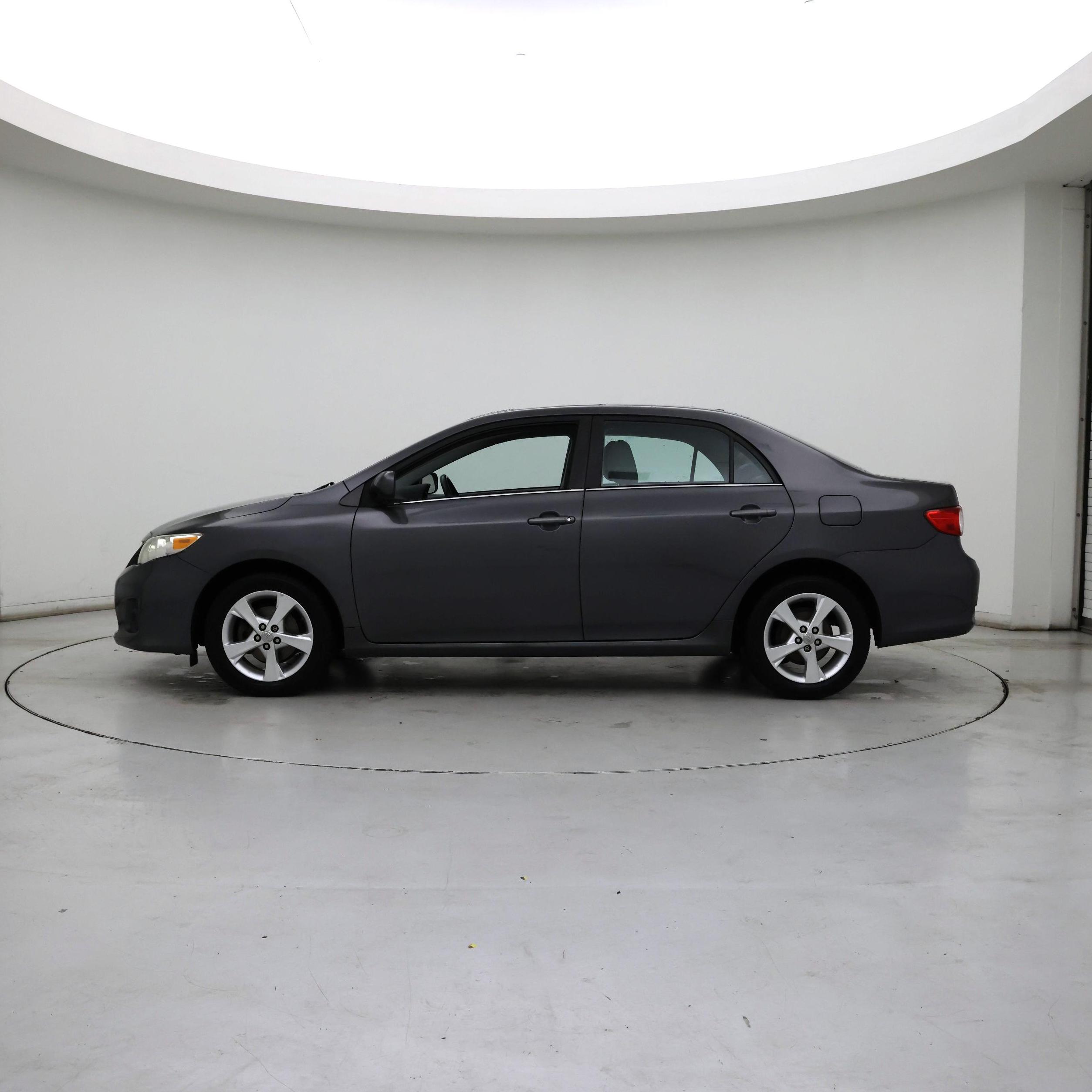 Thumbnail: 2013 Toyota Corolla - 3