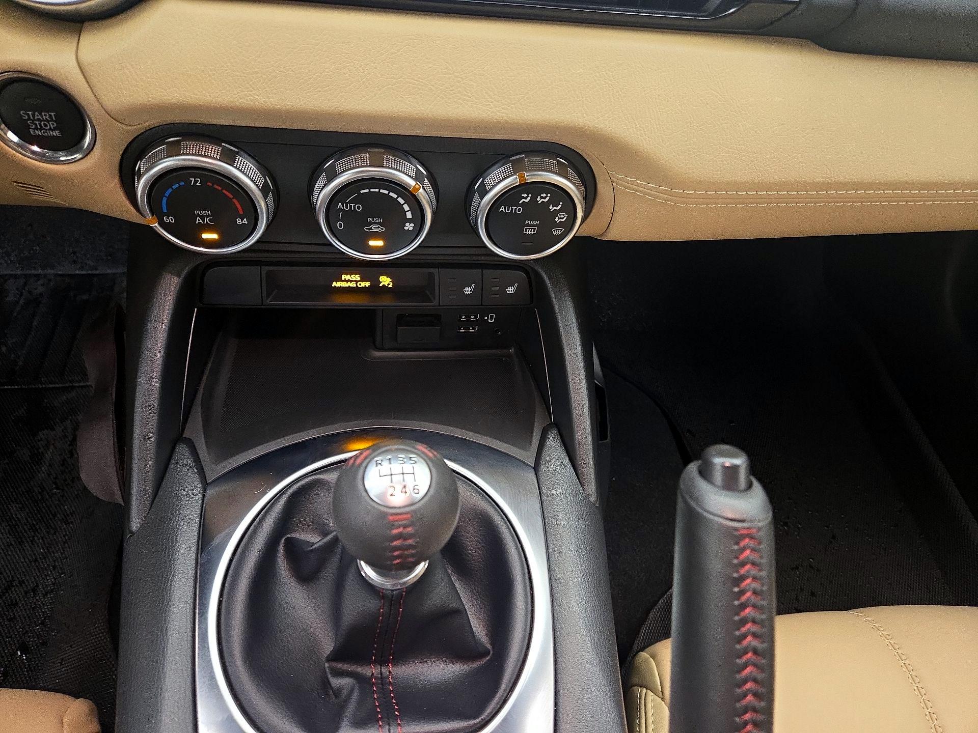 Thumbnail: 2019 Mazda MX-5 Miata - 15