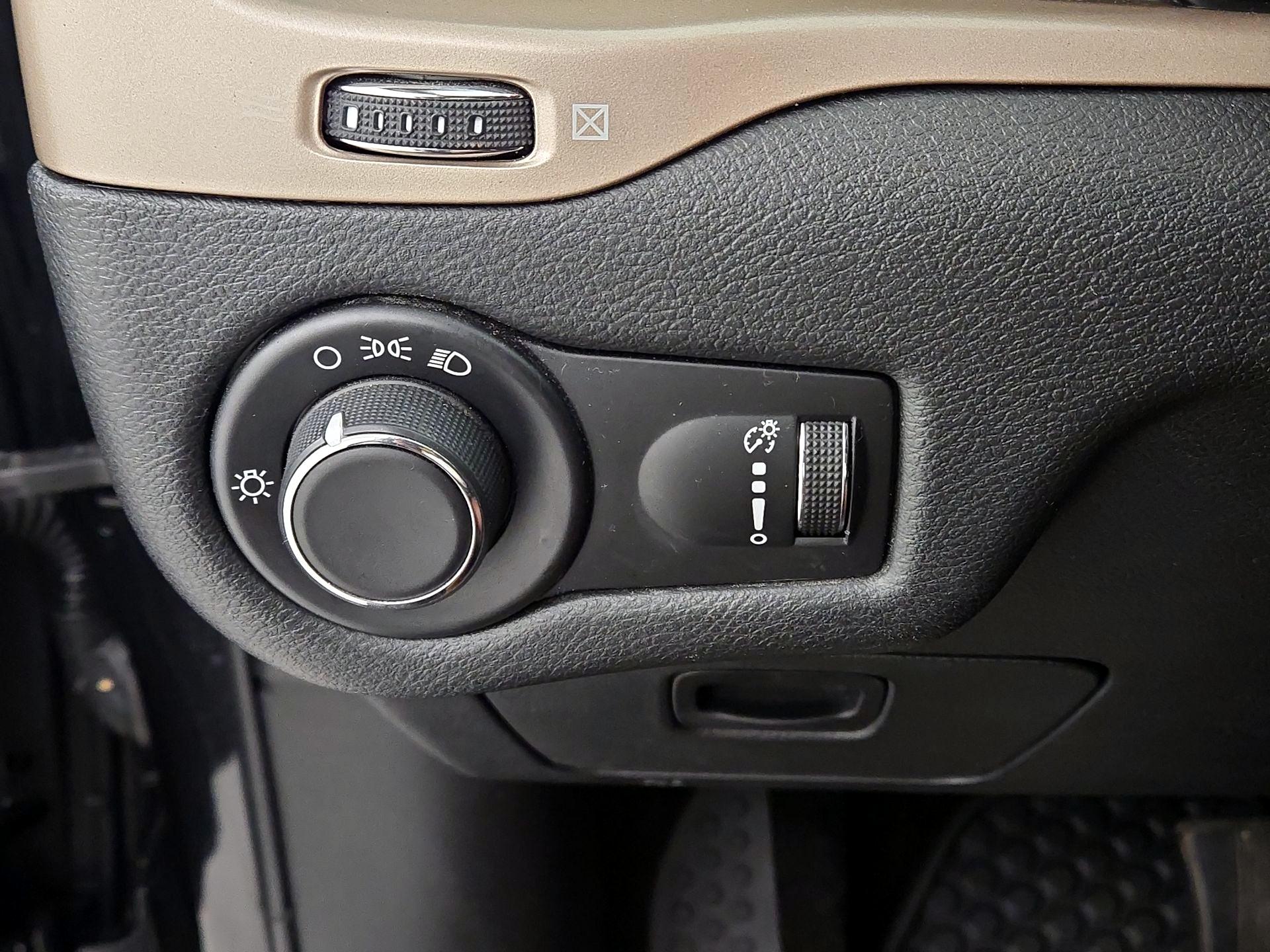 Thumbnail: 2014 Jeep Cherokee - 13