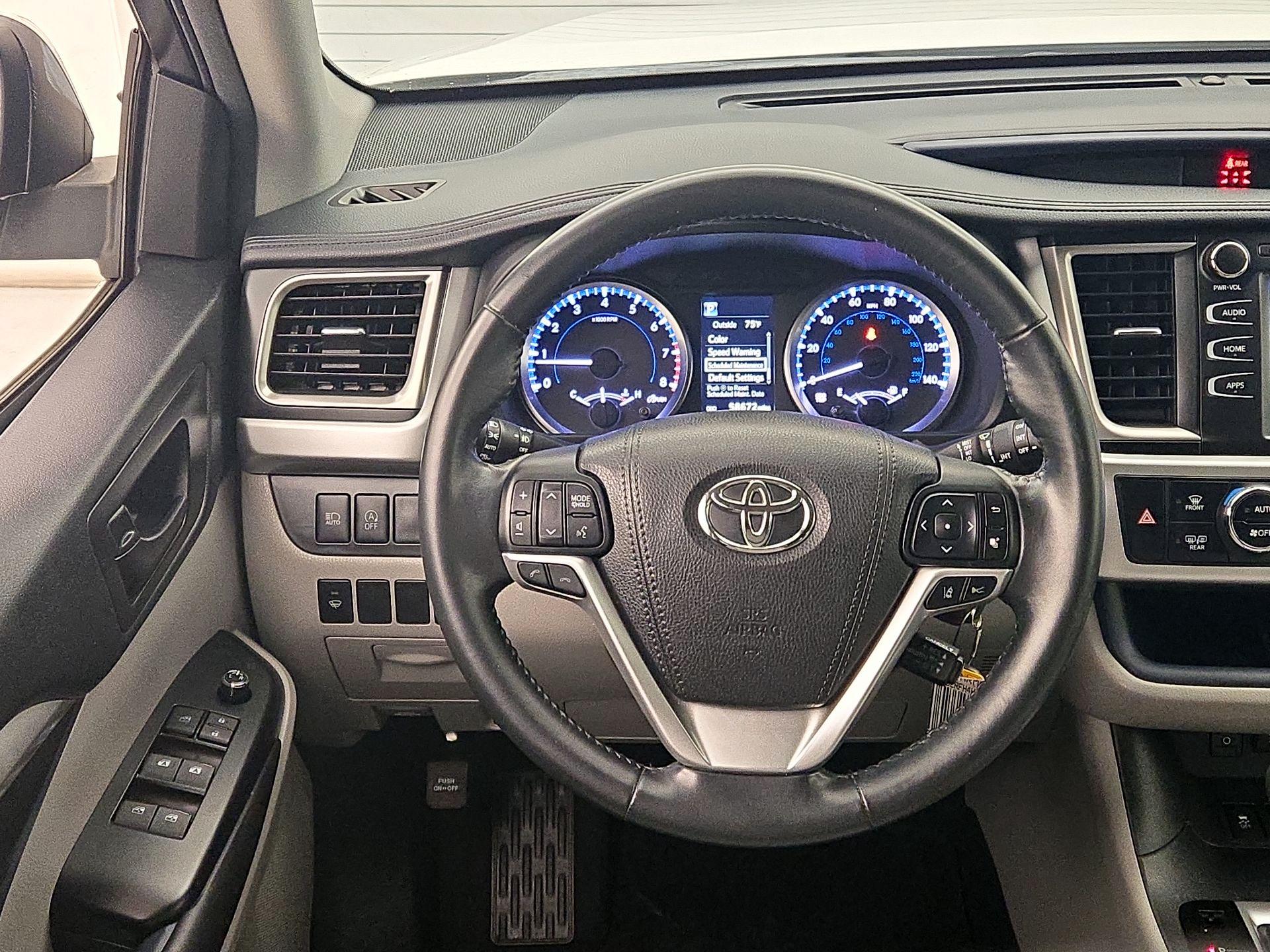 Thumbnail: 2017 Toyota Highlander - 10