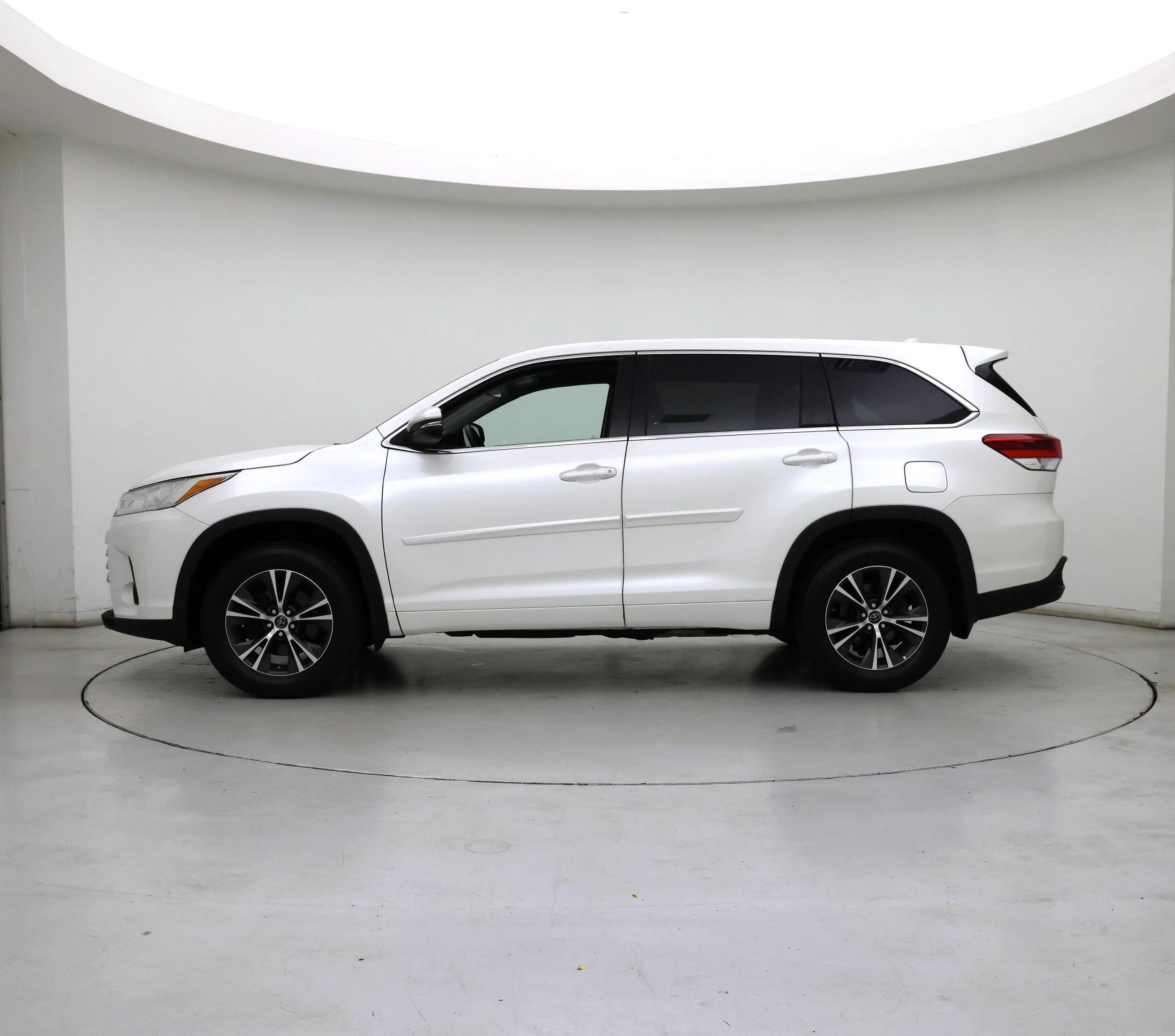Thumbnail: 2017 Toyota Highlander - 3