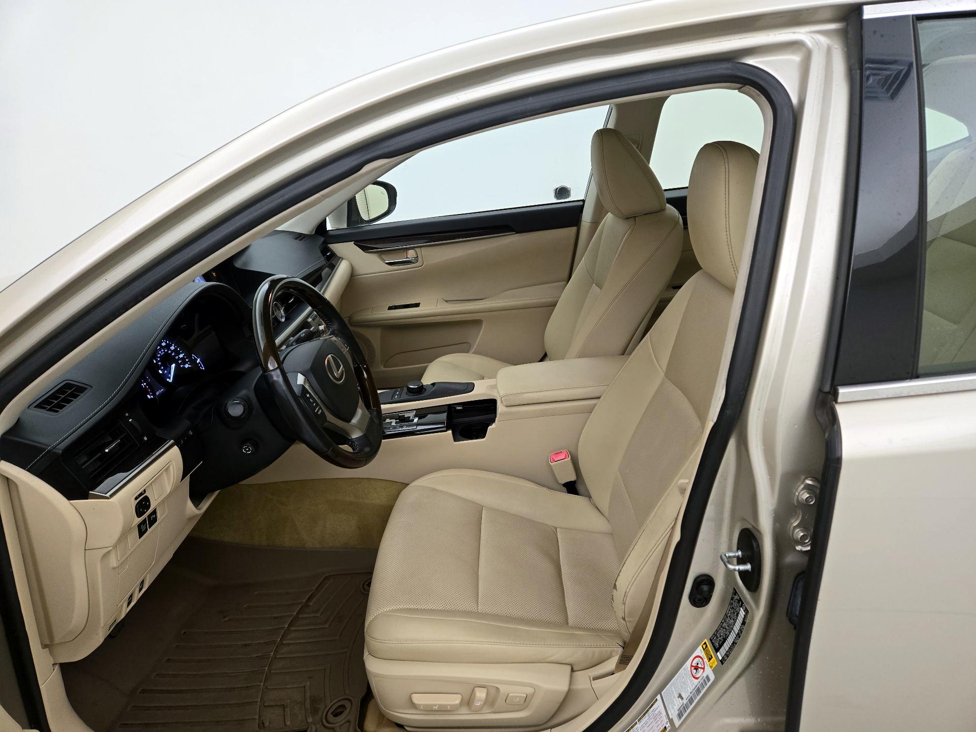 Thumbnail: 2014 Lexus ES - 11