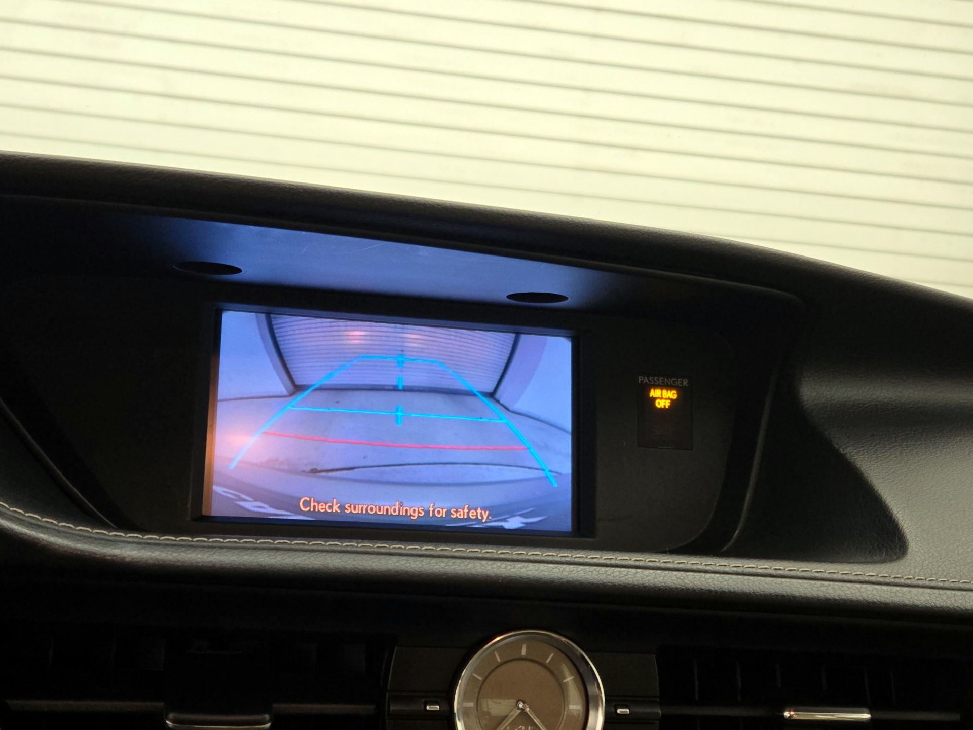 Thumbnail: 2014 Lexus ES - 13