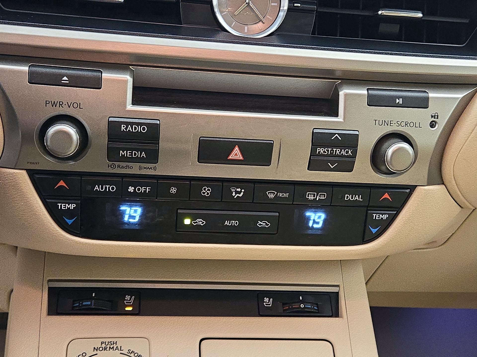 Thumbnail: 2014 Lexus ES - 15