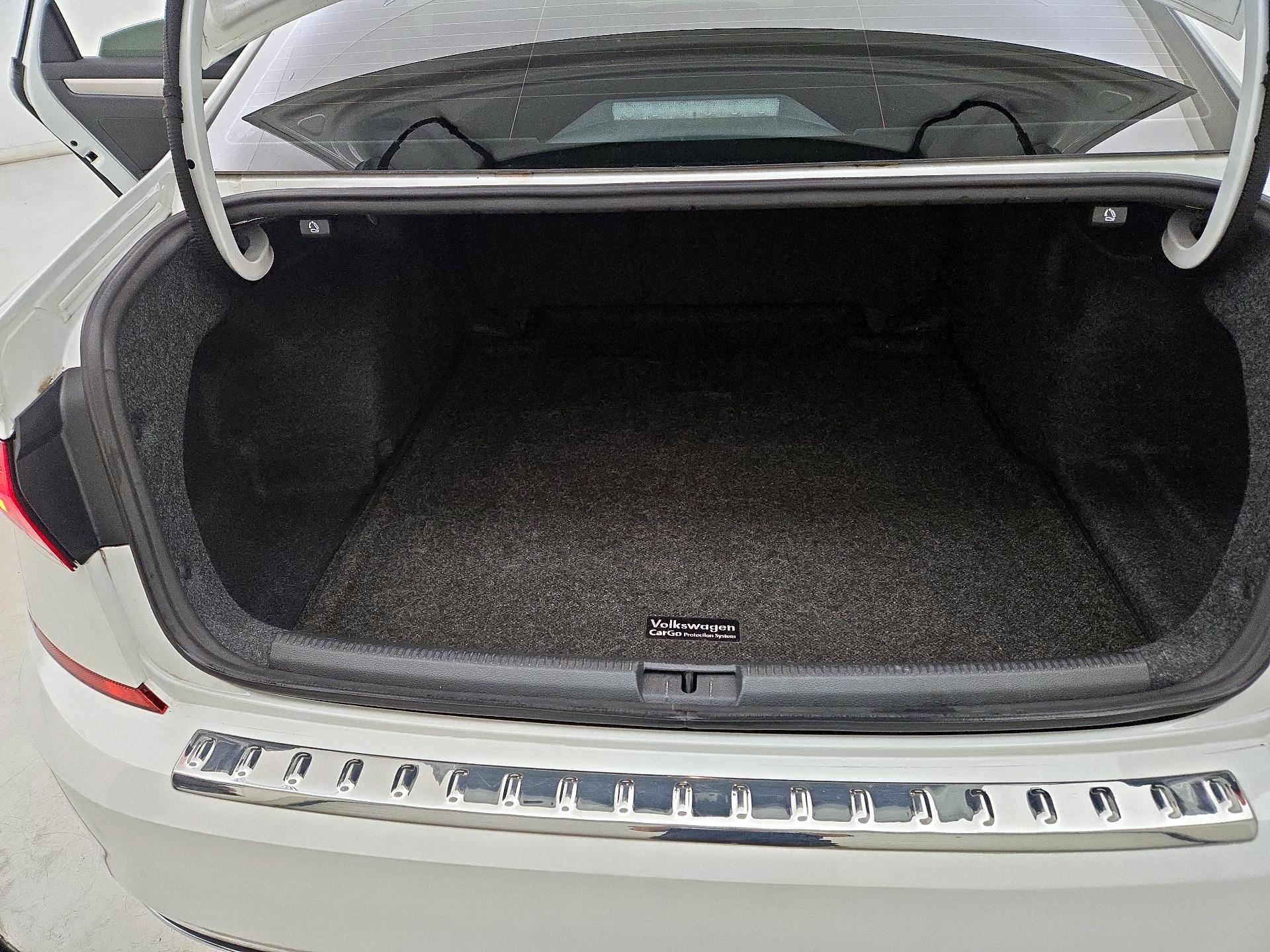 Thumbnail: 2022 Volkswagen Passat - 20