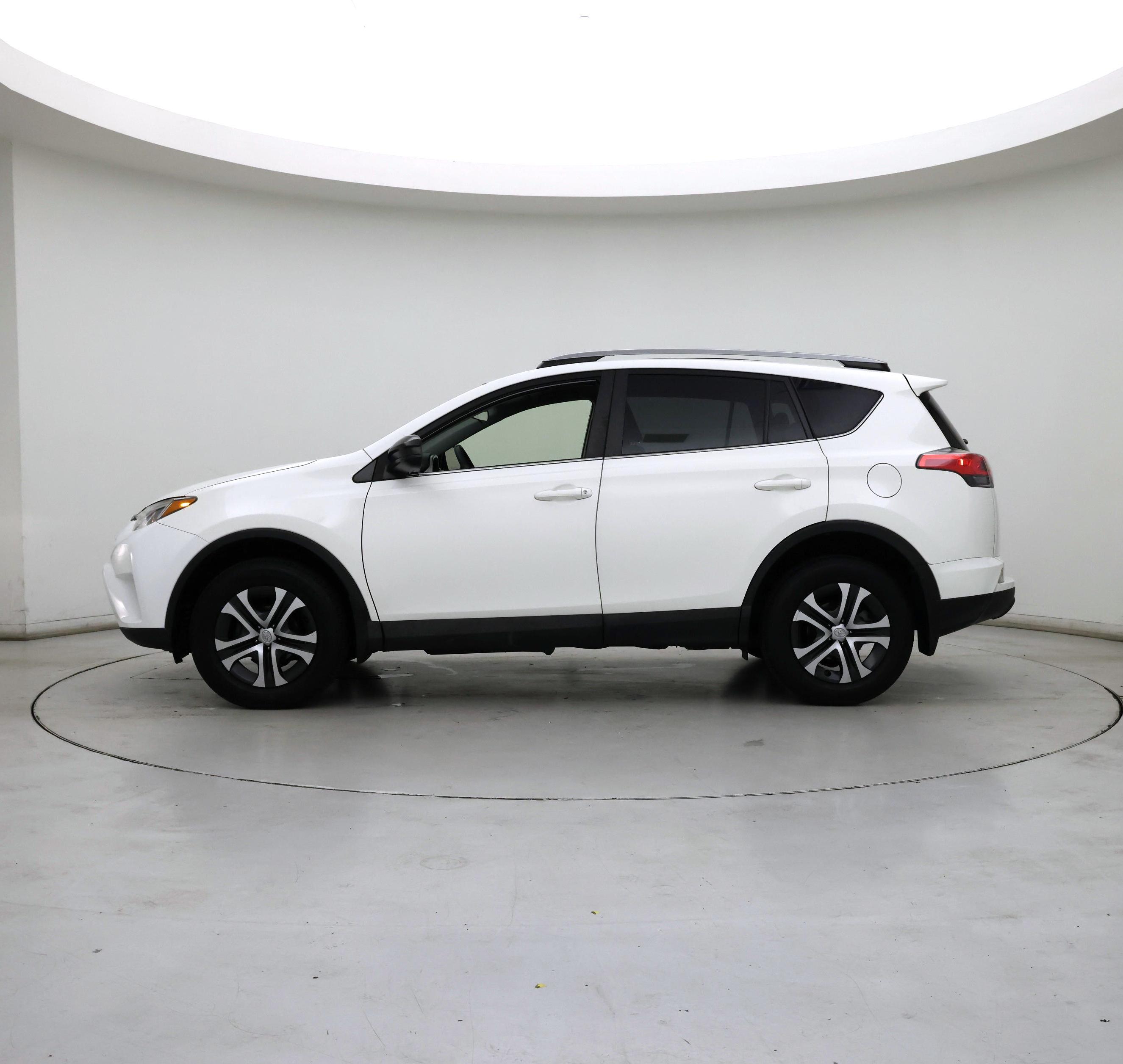 Thumbnail: 2017 Toyota RAV4 - 3