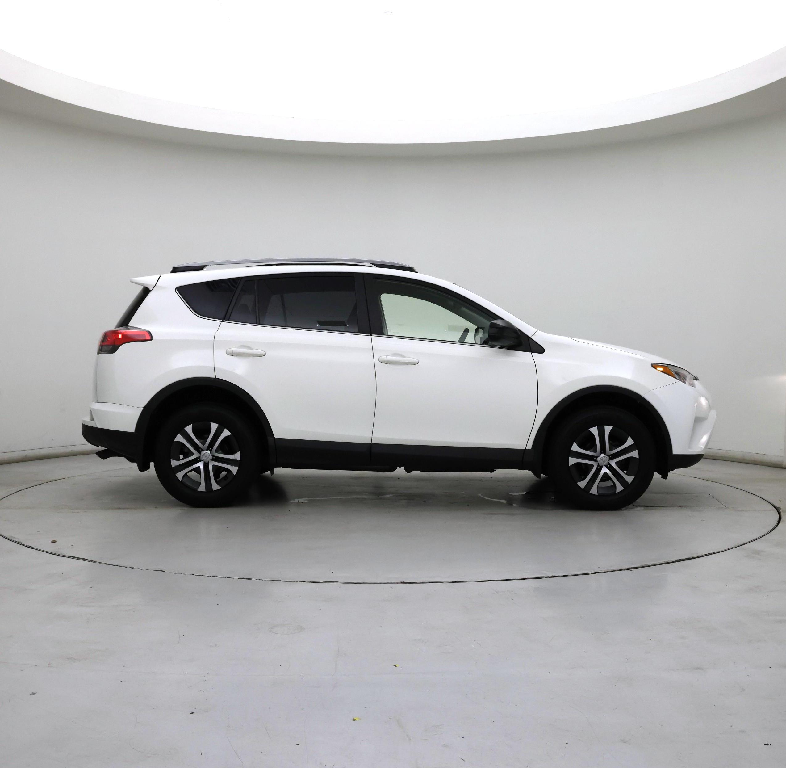 Thumbnail: 2017 Toyota RAV4 - 7