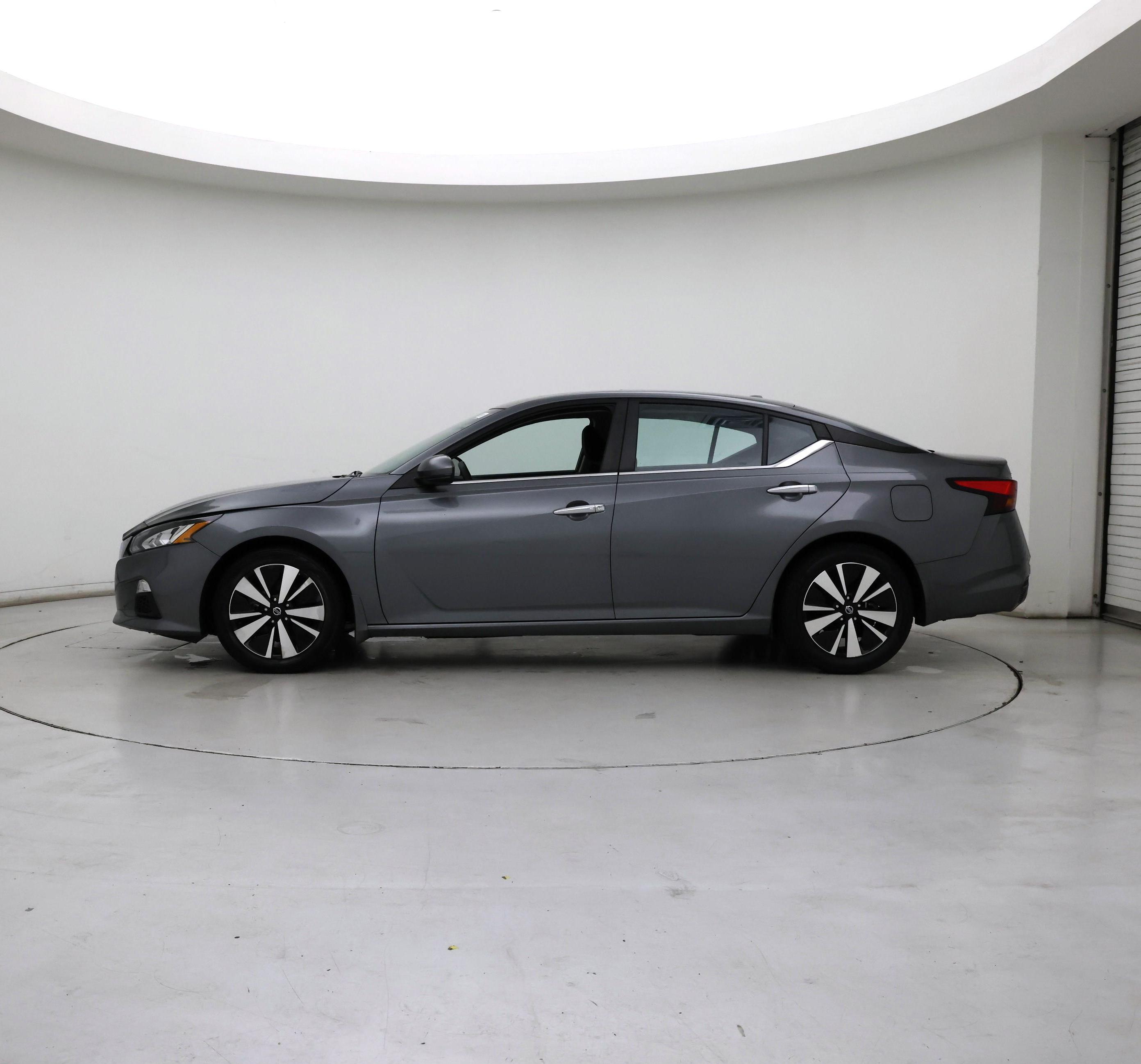 Thumbnail: 2021 Nissan Altima - 3
