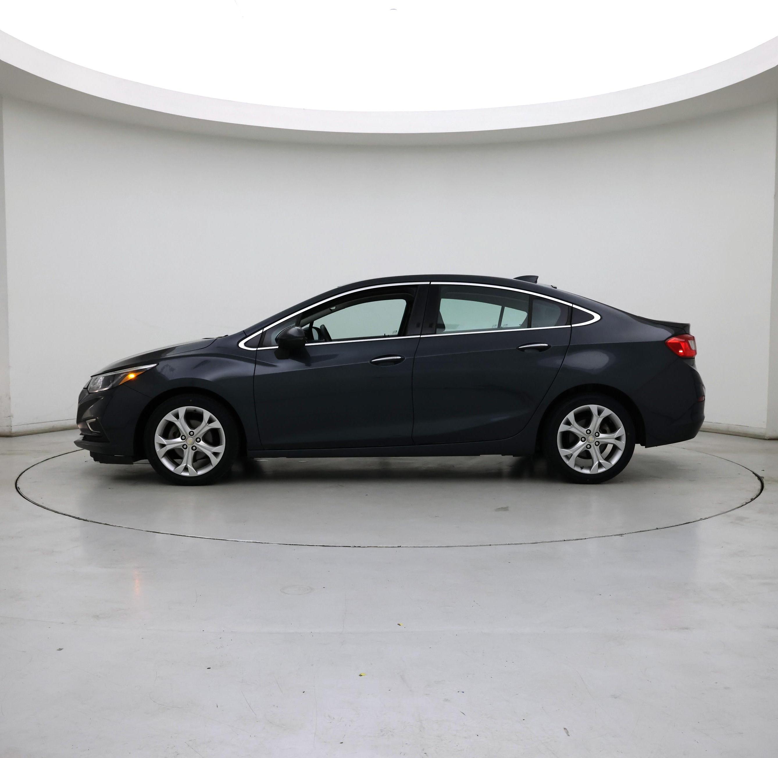 Thumbnail: 2017 Chevrolet Cruze - 3