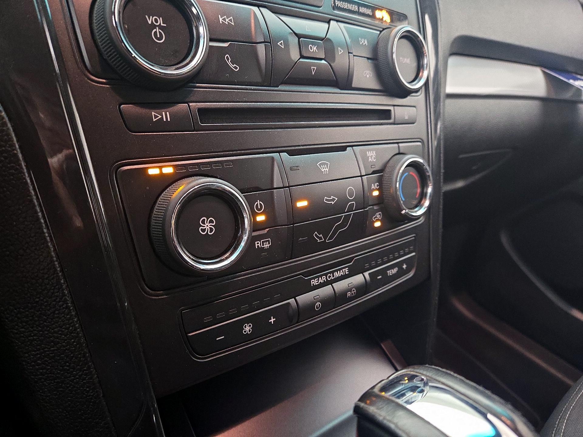 Thumbnail: 2016 Ford Explorer - 16
