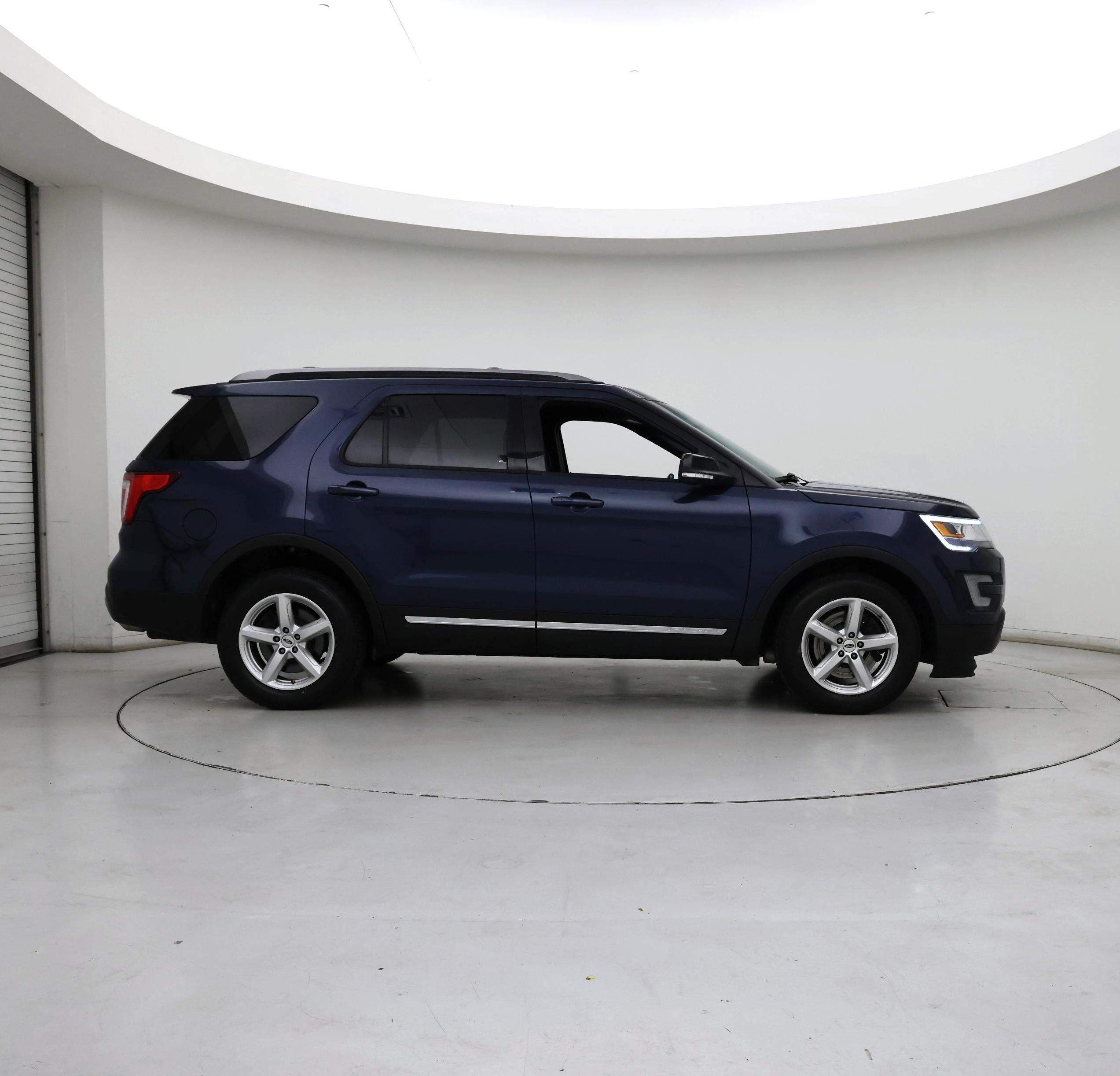 Thumbnail: 2016 Ford Explorer - 7