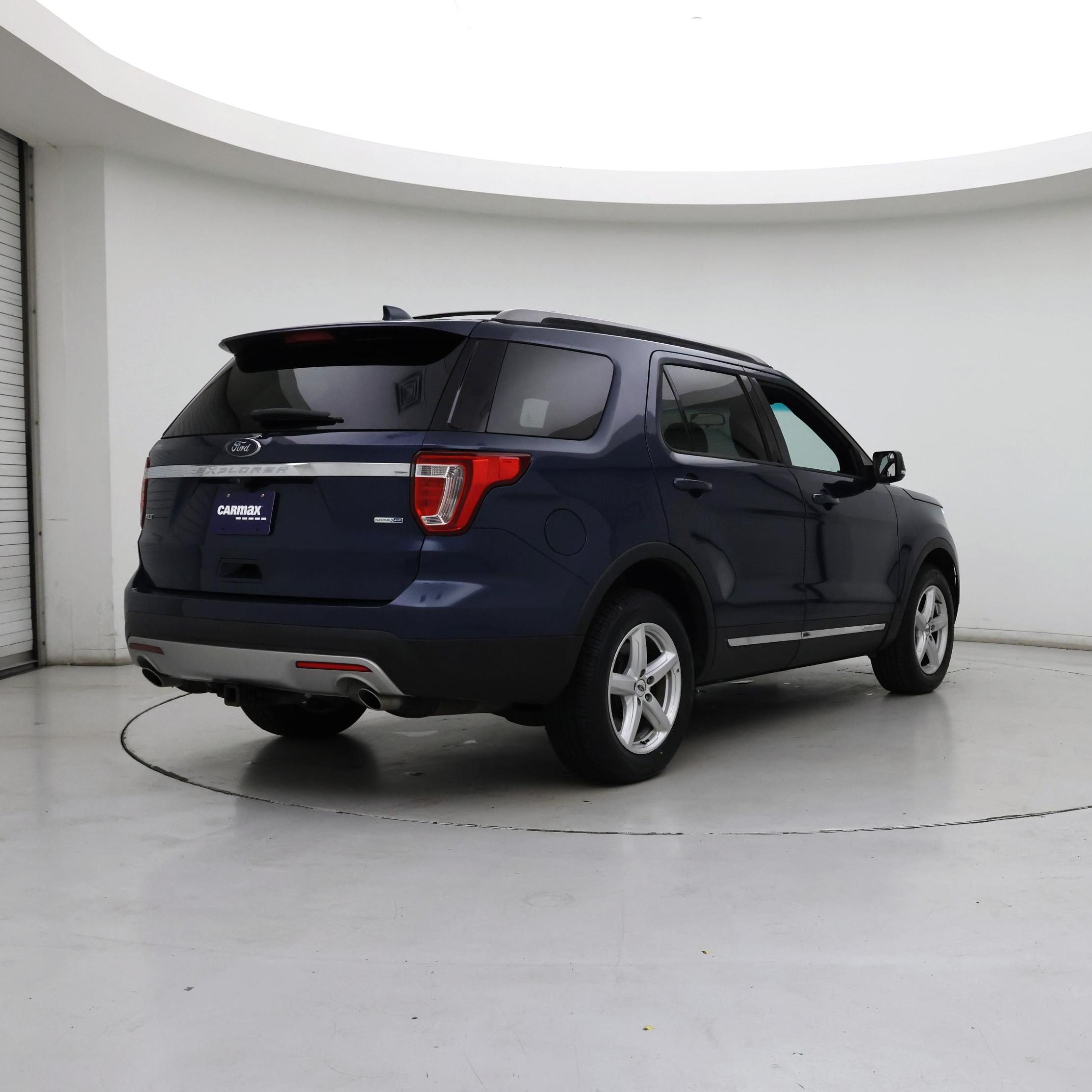 Thumbnail: 2016 Ford Explorer - 8