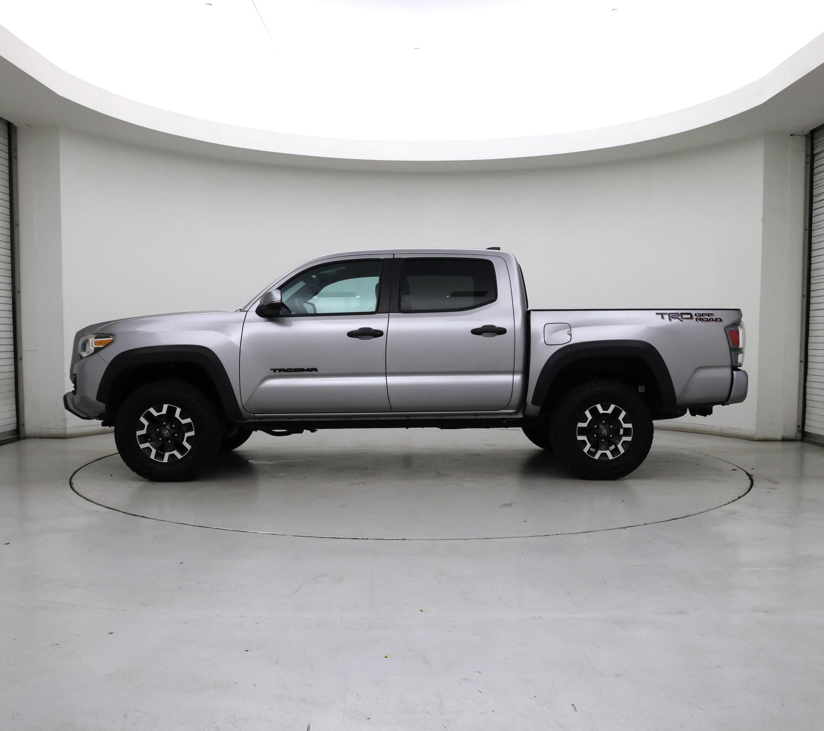 Thumbnail: 2020 Toyota Tacoma - 3