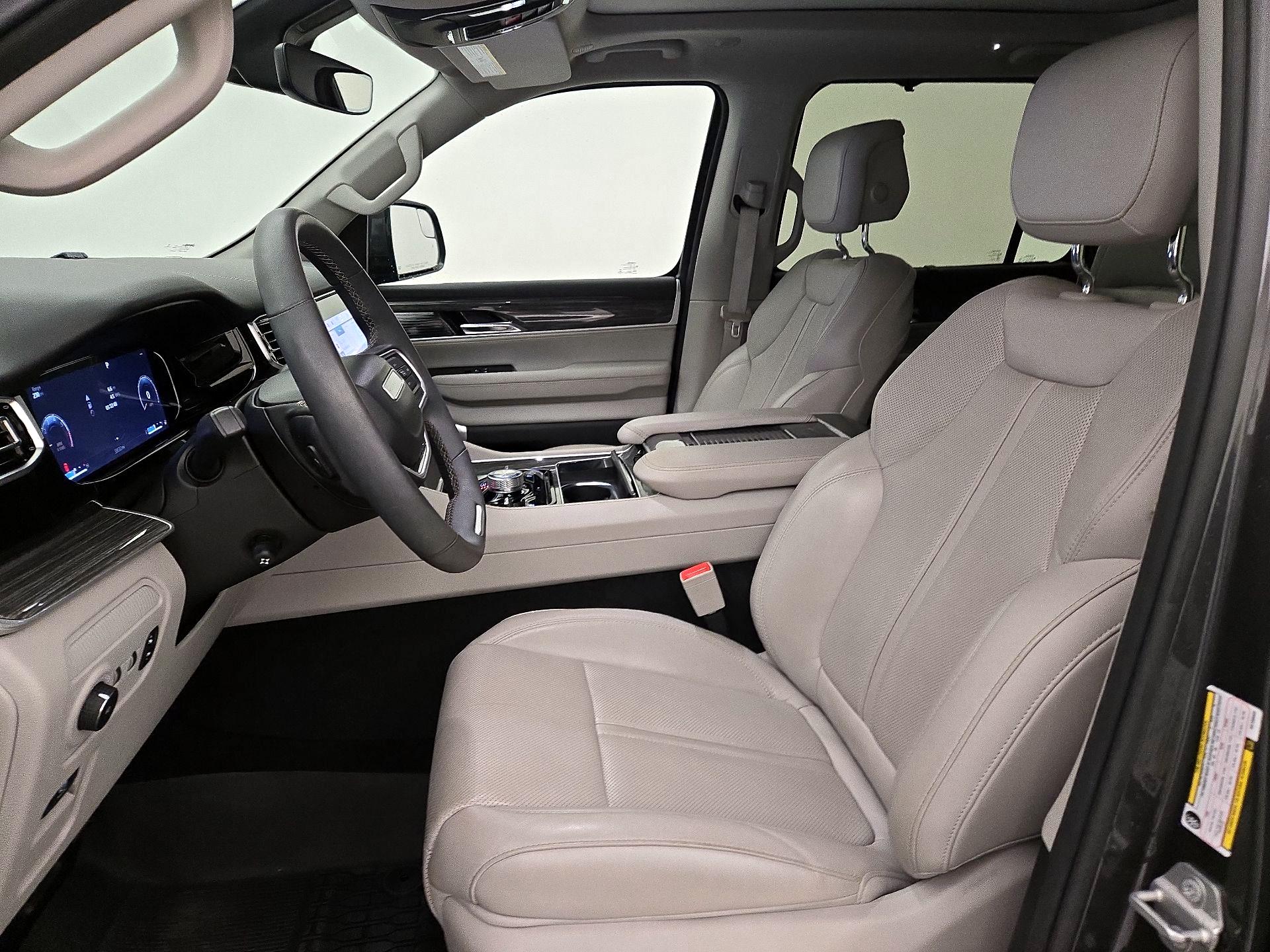 Thumbnail: 2022 Jeep Wagoneer - 11
