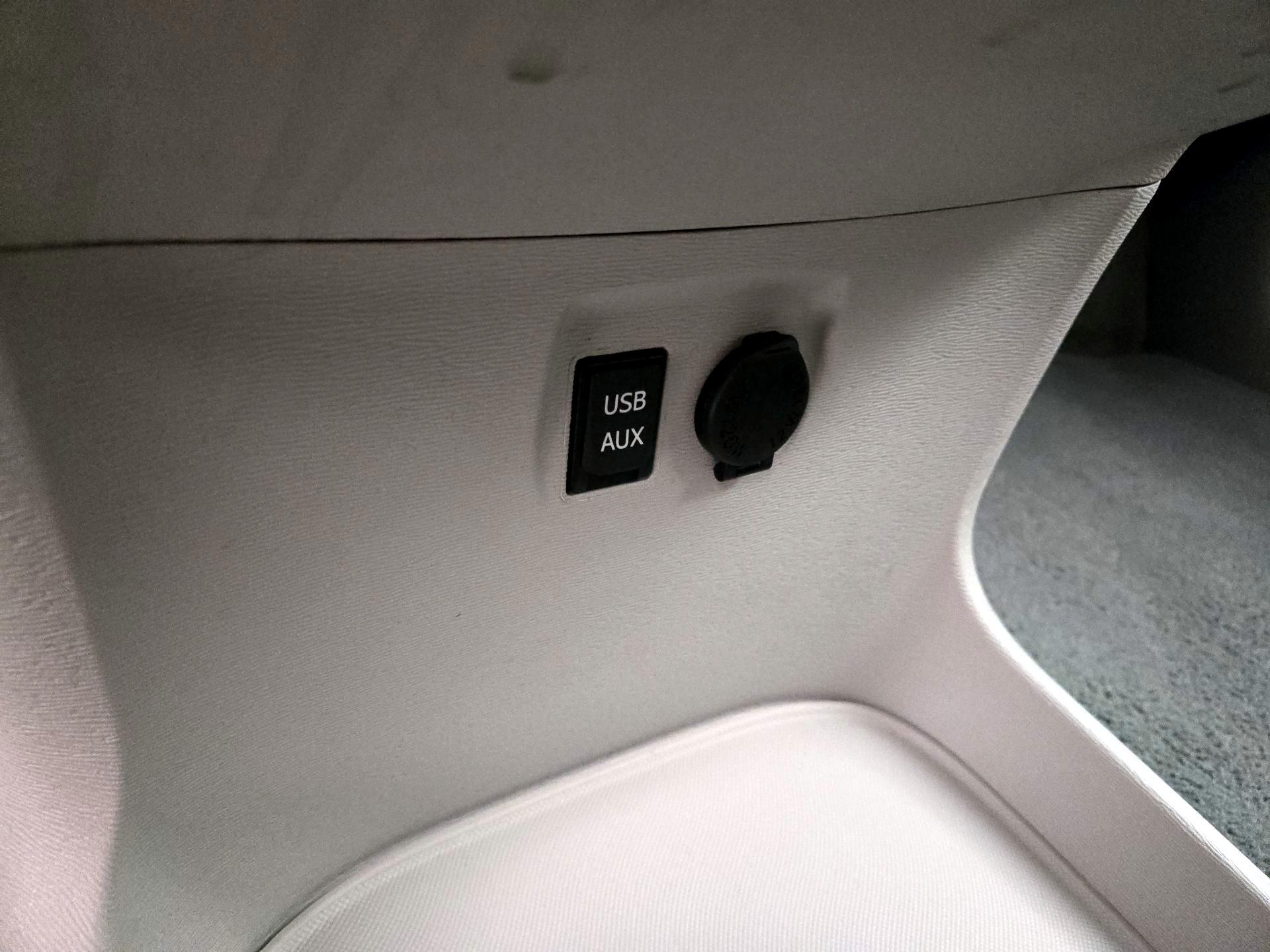 Thumbnail: 2014 Toyota Sienna - 18