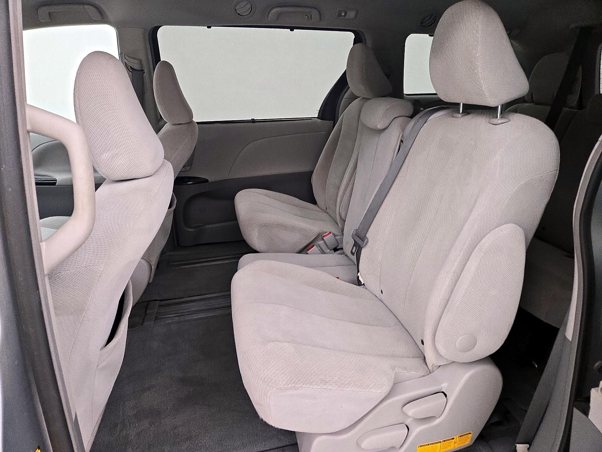Thumbnail: 2014 Toyota Sienna - 19
