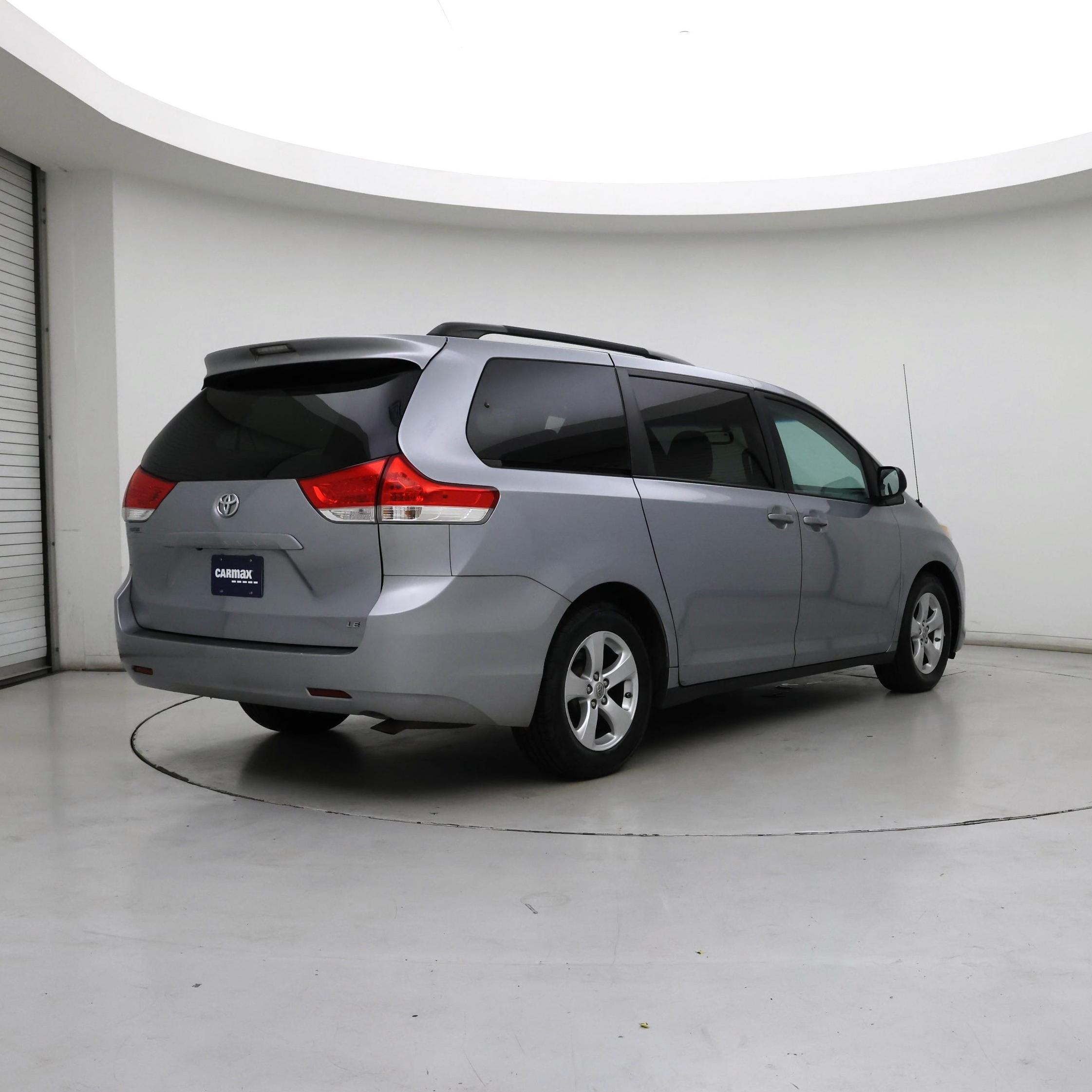 Thumbnail: 2014 Toyota Sienna - 8