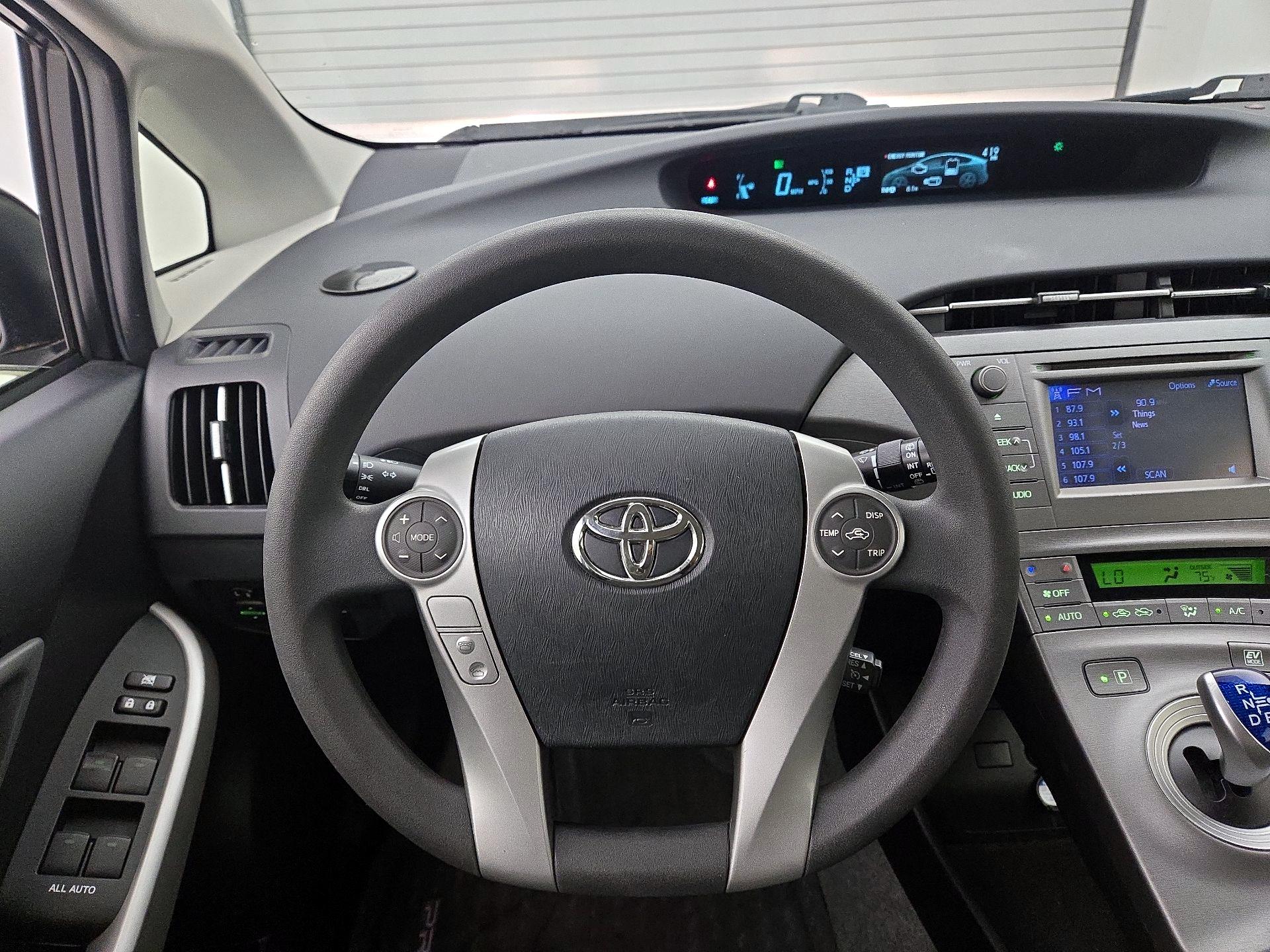 Thumbnail: 2014 Toyota Prius - 10