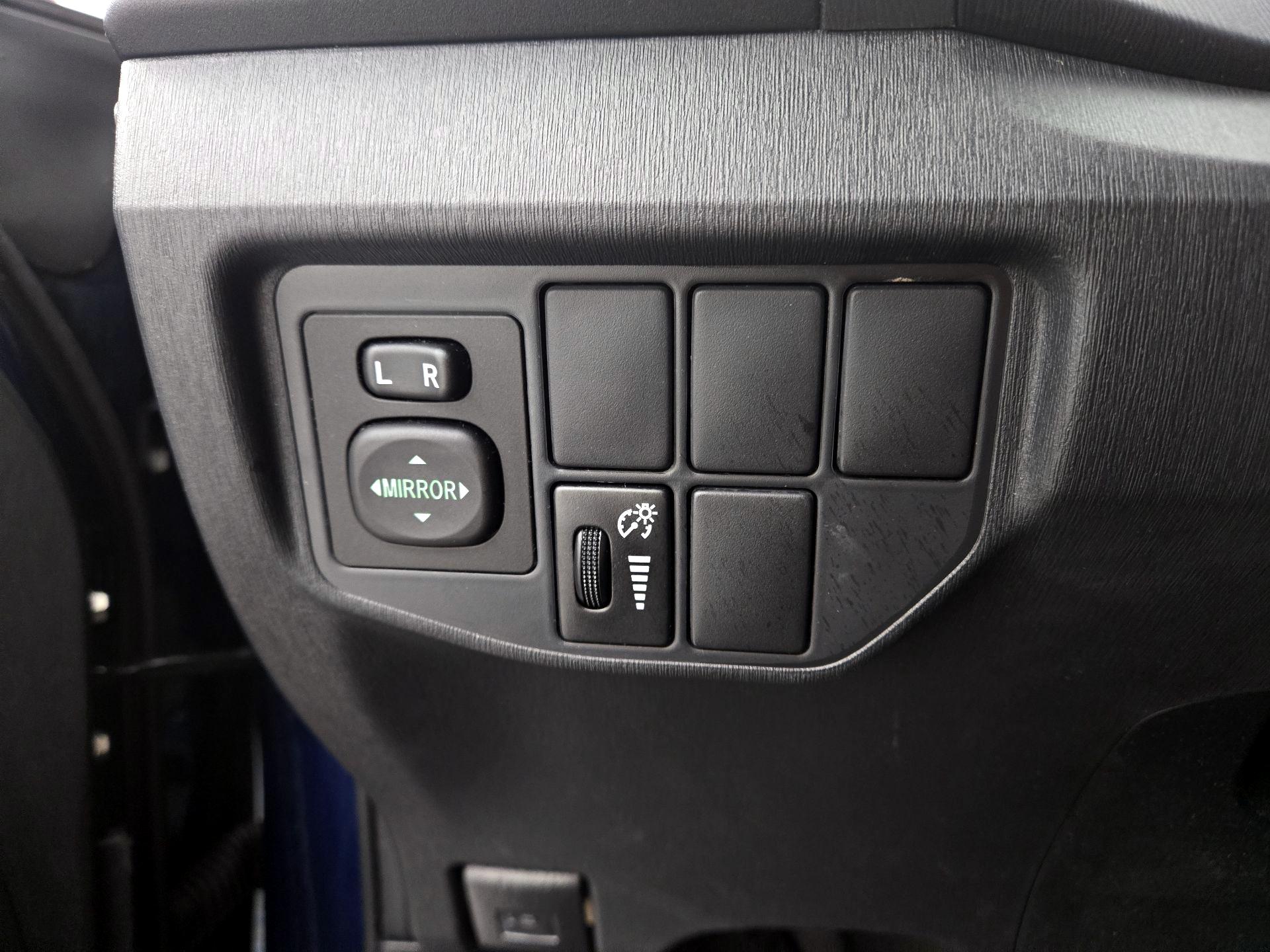 Thumbnail: 2014 Toyota Prius - 13