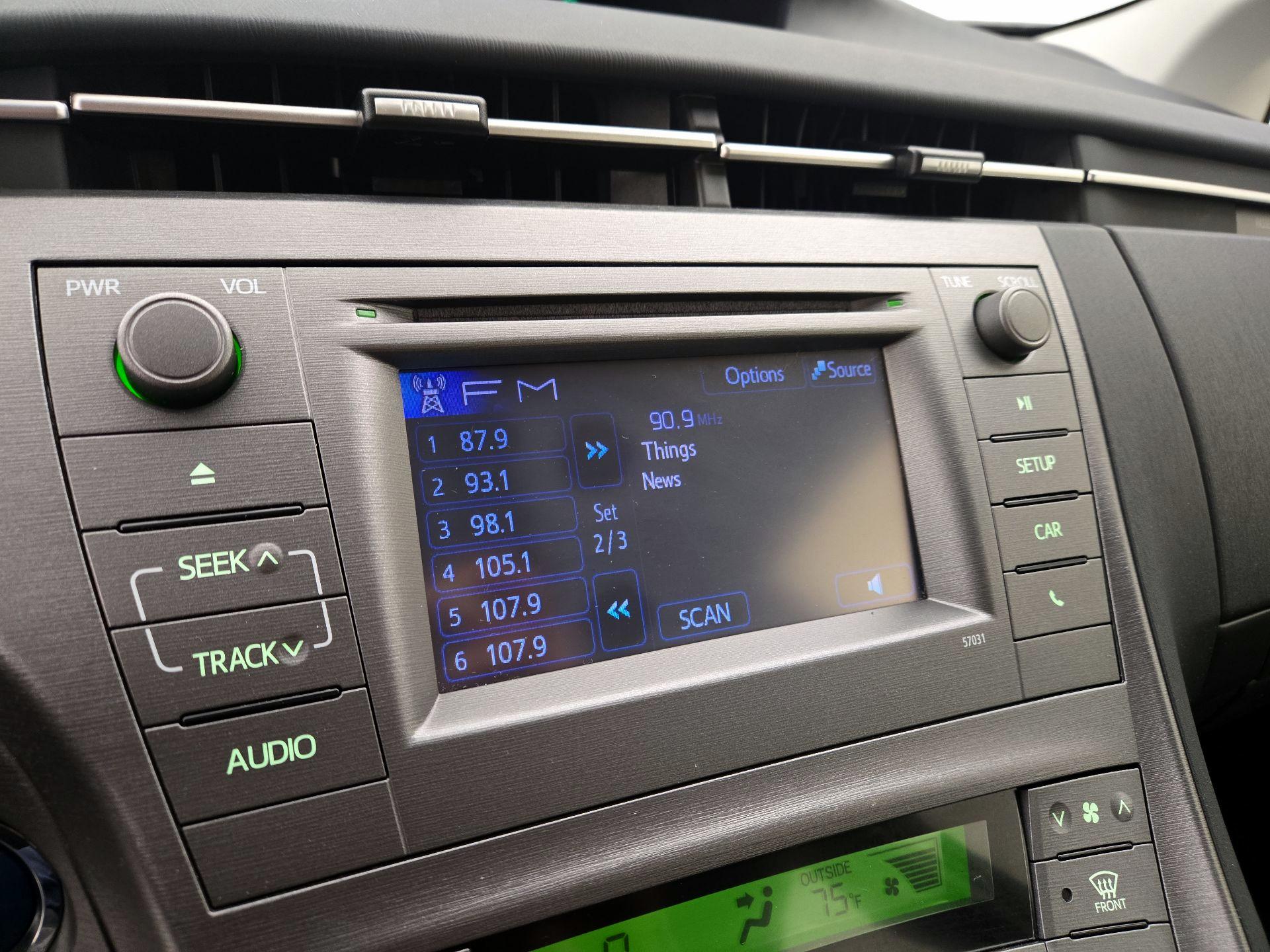 Thumbnail: 2014 Toyota Prius - 14