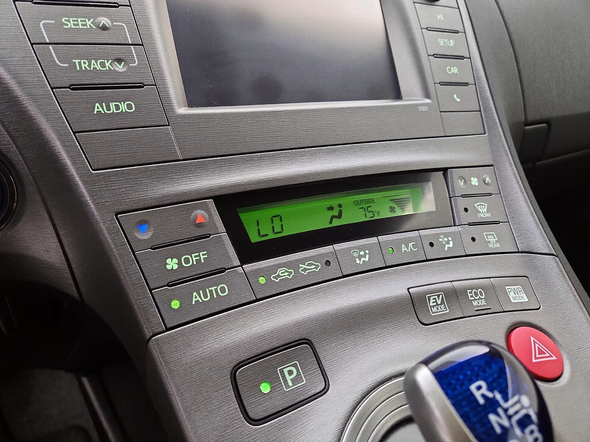 Thumbnail: 2014 Toyota Prius - 15