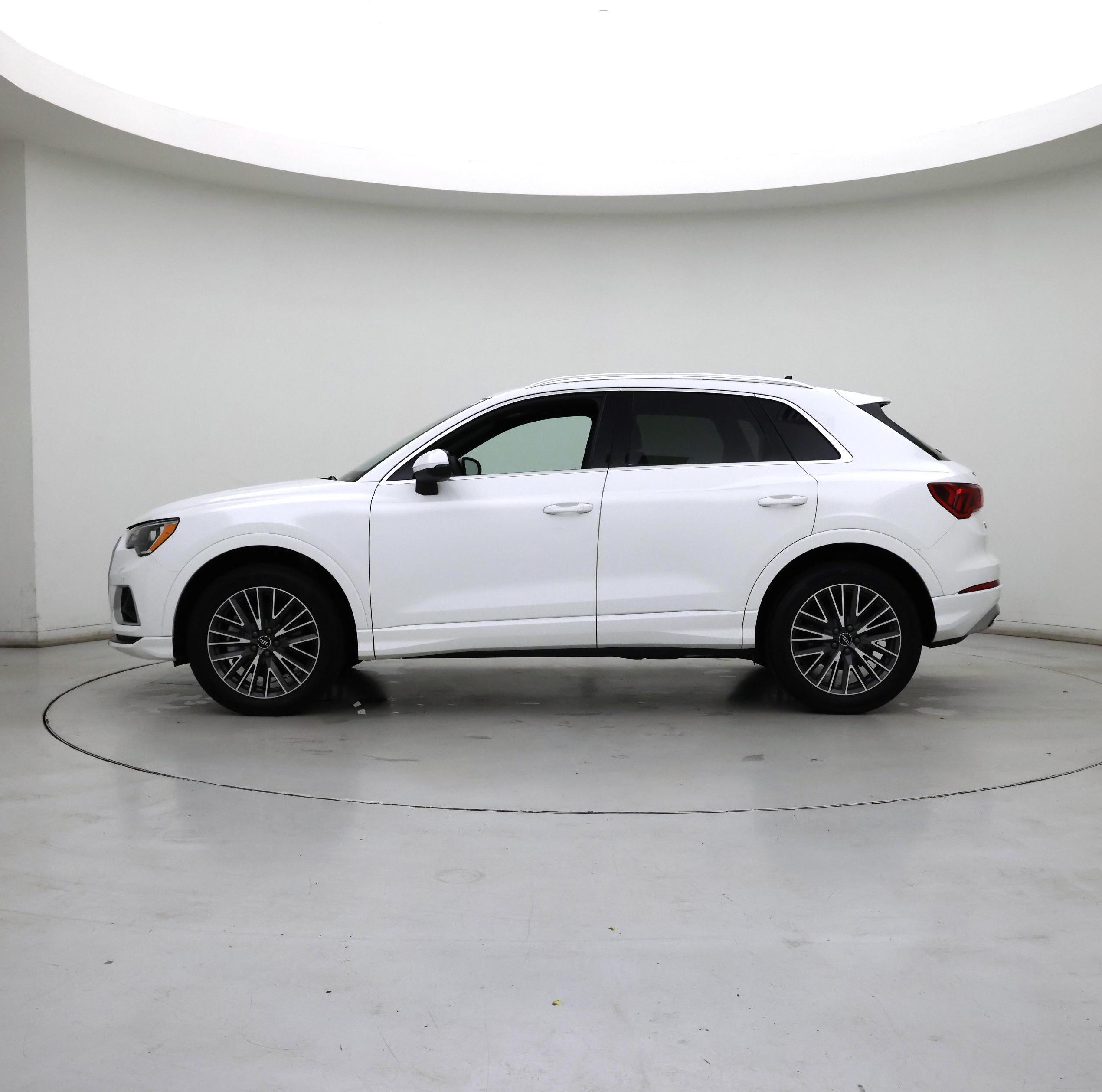 Thumbnail: 2022 Audi Q3 - 3
