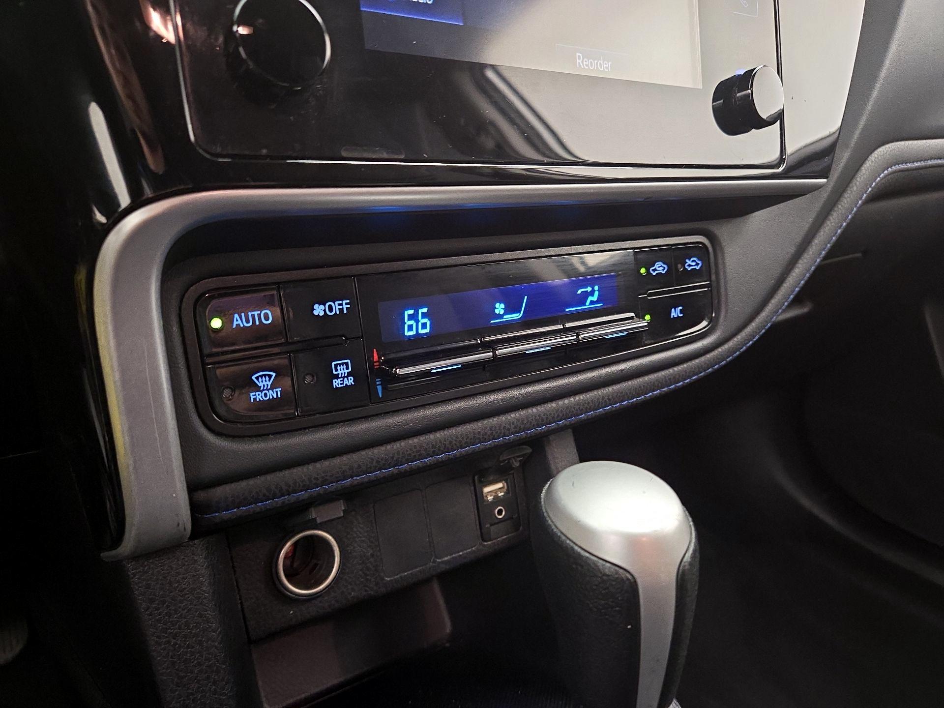 Thumbnail: 2018 Toyota Corolla - 16