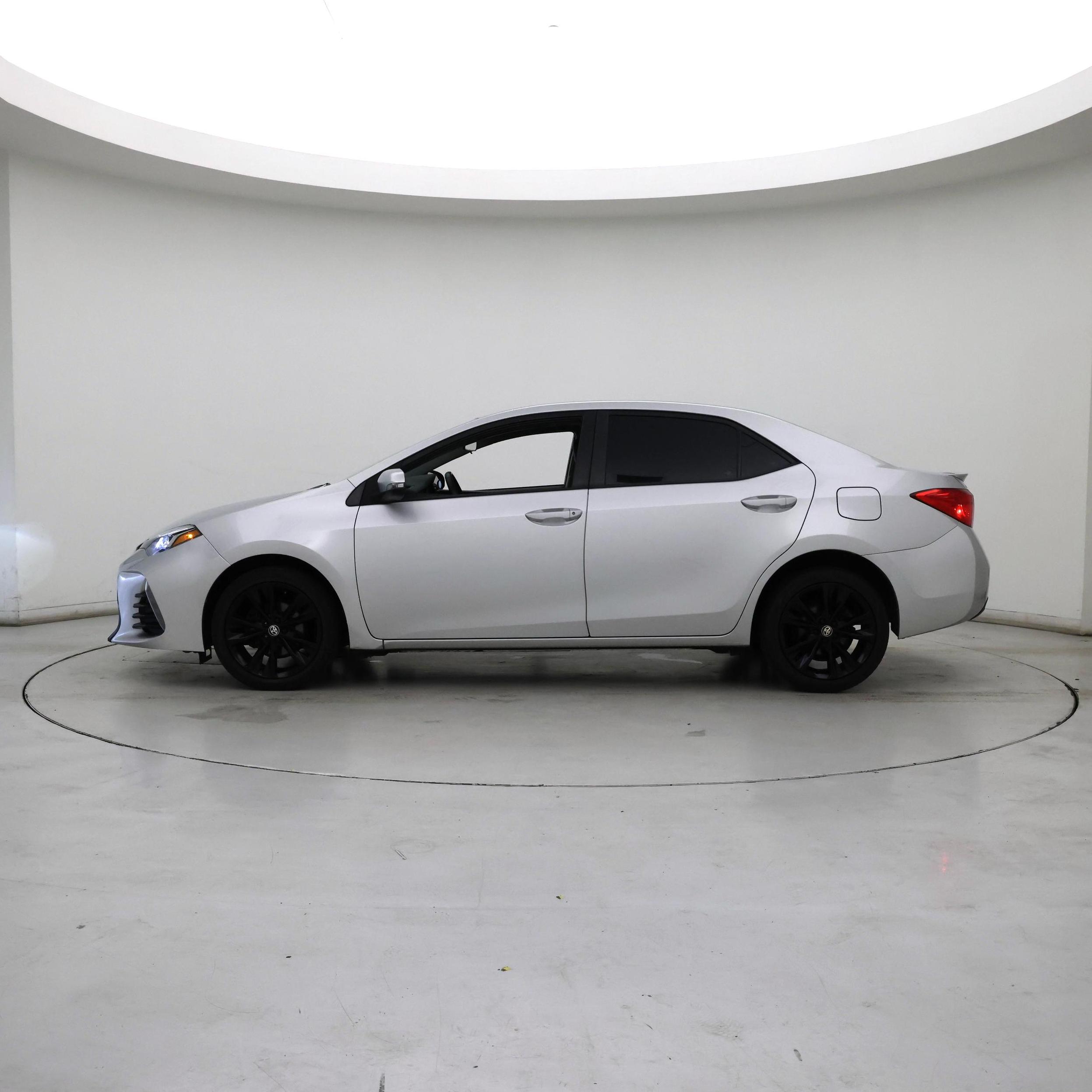 Thumbnail: 2018 Toyota Corolla - 3