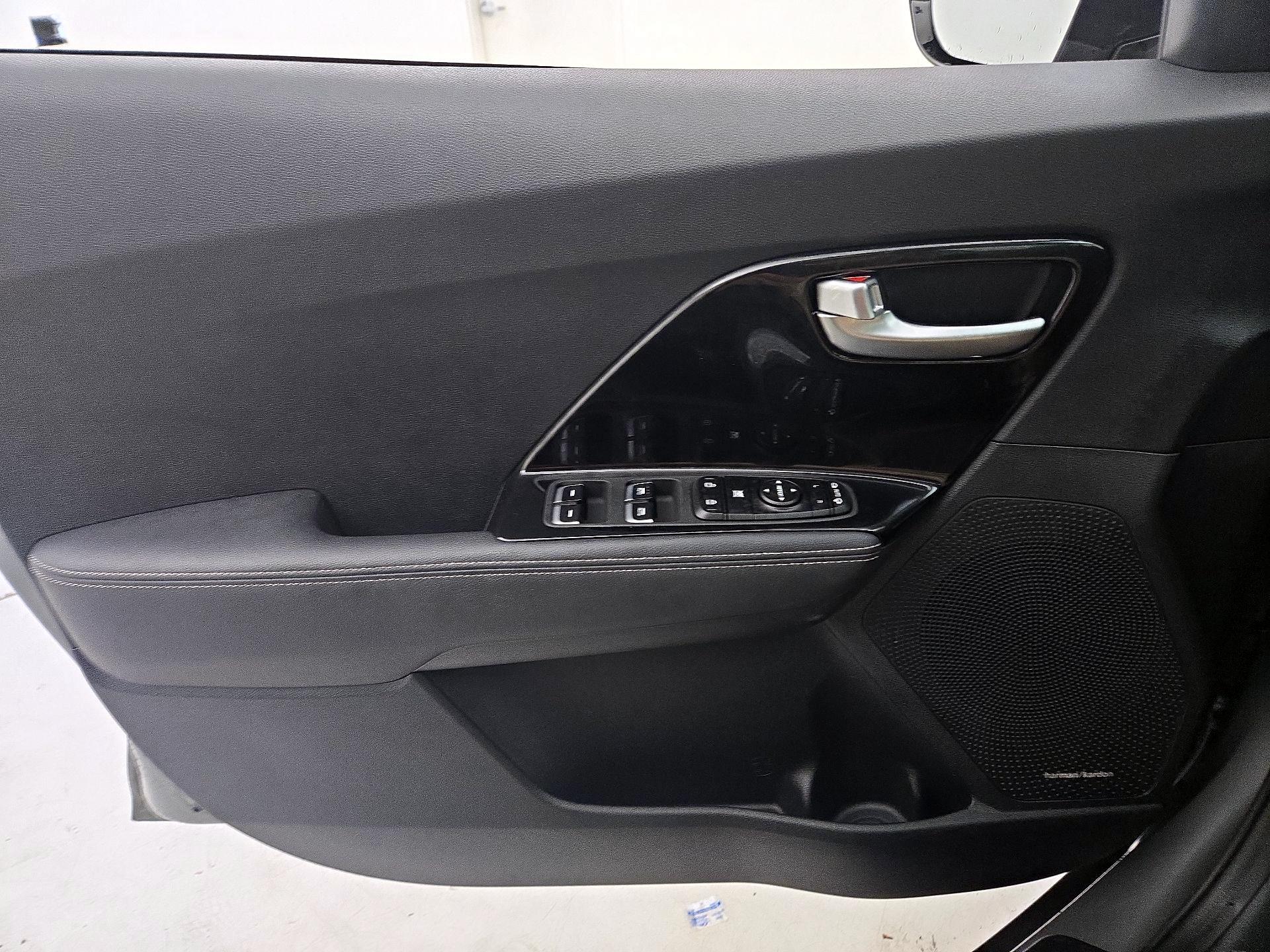 Thumbnail: 2022 Kia Niro - 12