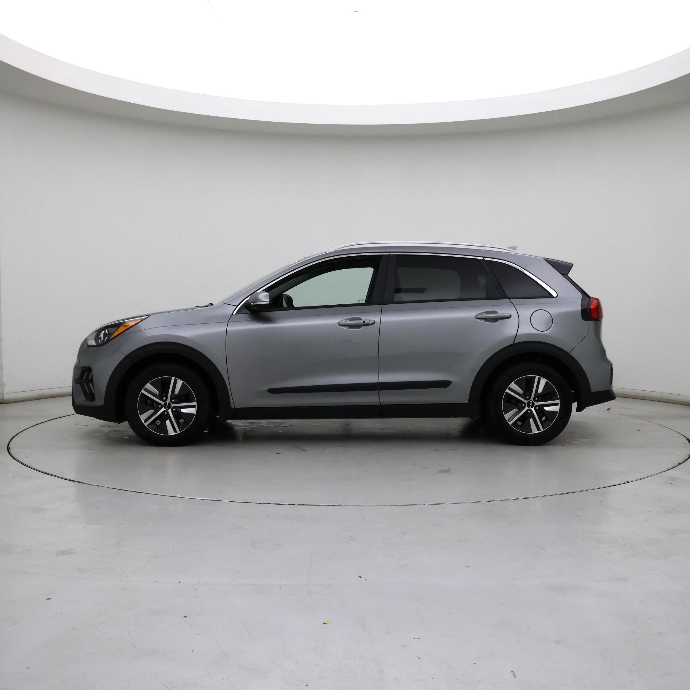 Thumbnail: 2022 Kia Niro - 3