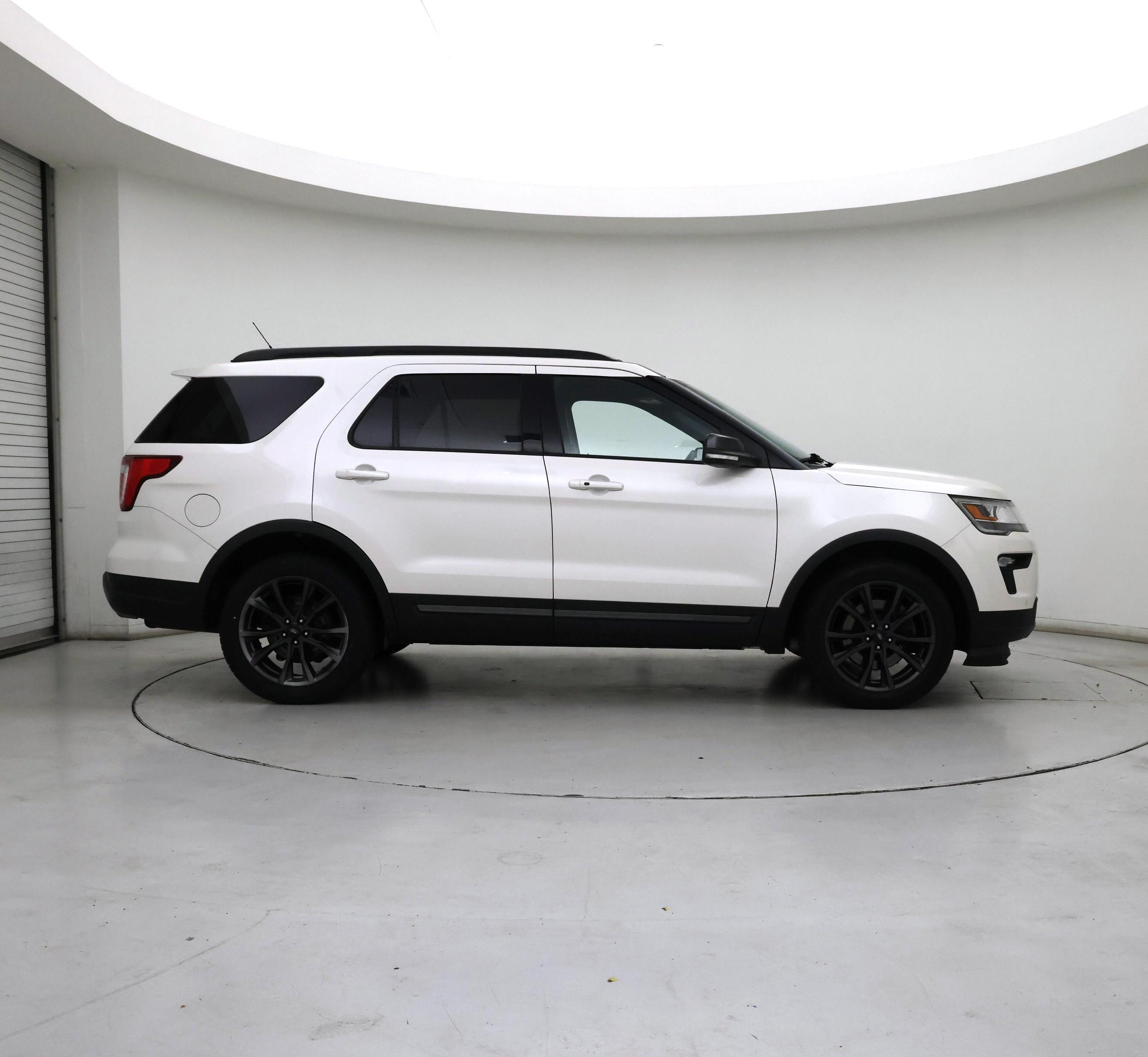 Thumbnail: 2018 Ford Explorer - 7