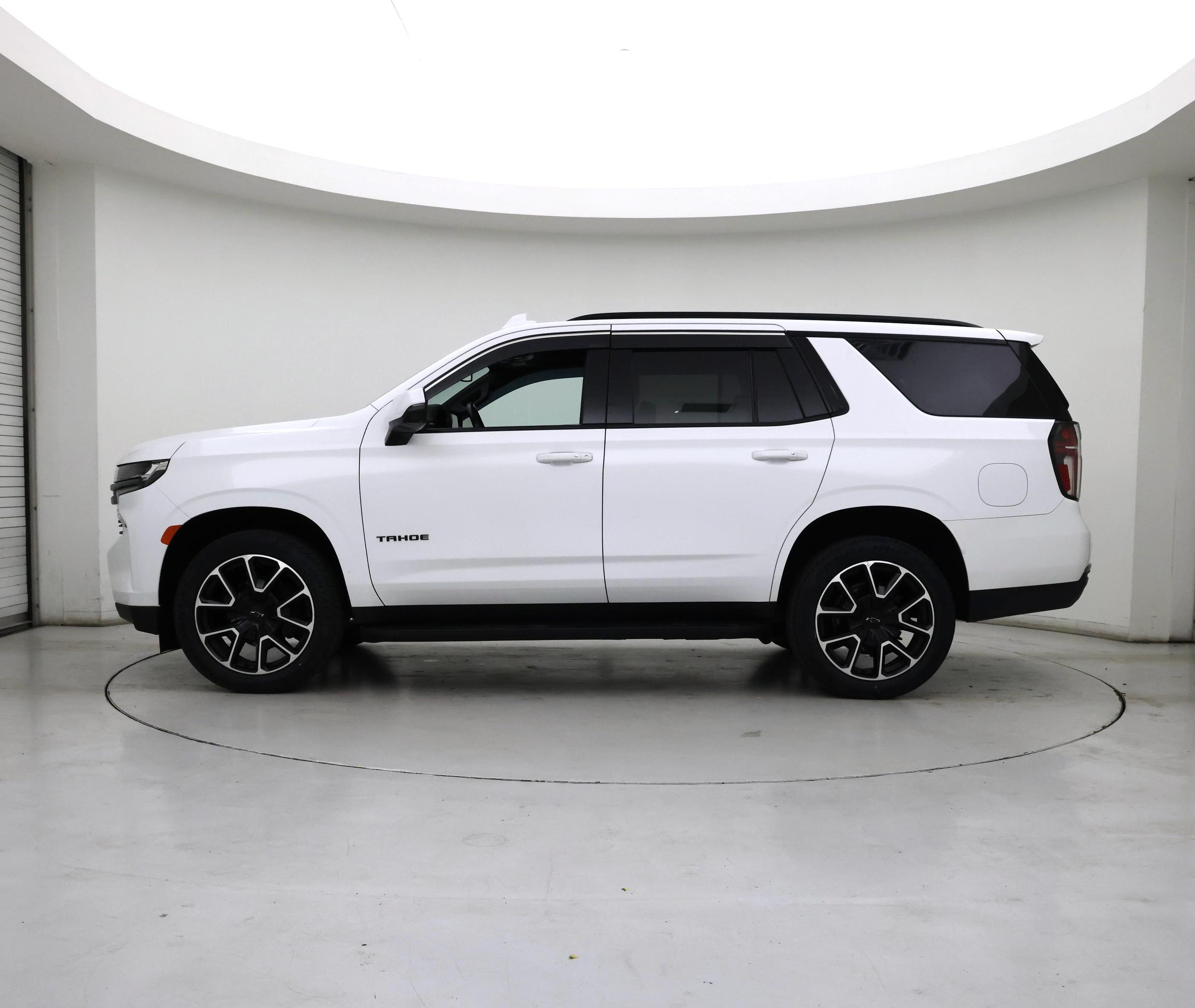 Thumbnail: 2022 Chevrolet Tahoe - 3