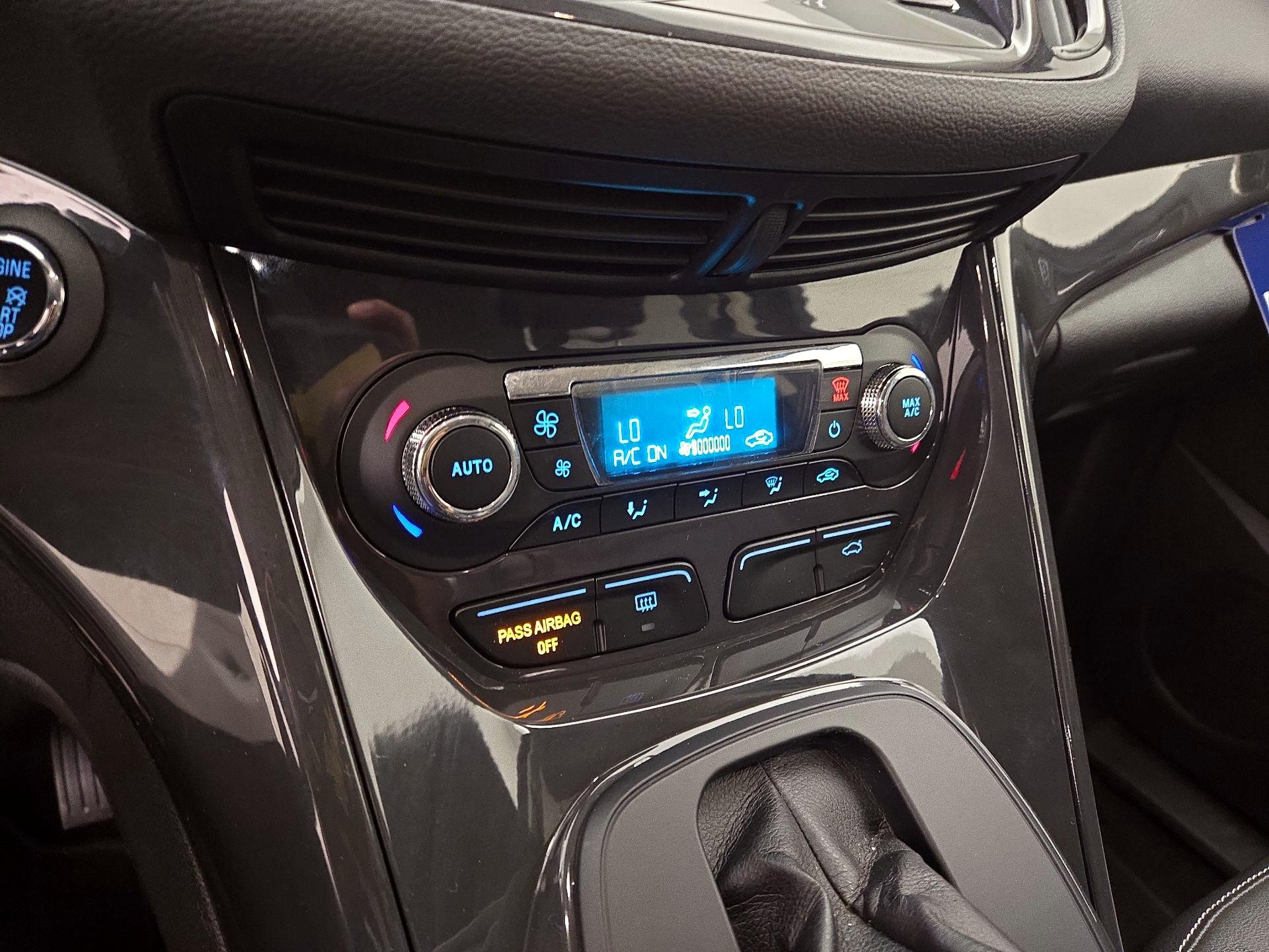Thumbnail: 2015 Ford Escape - 16
