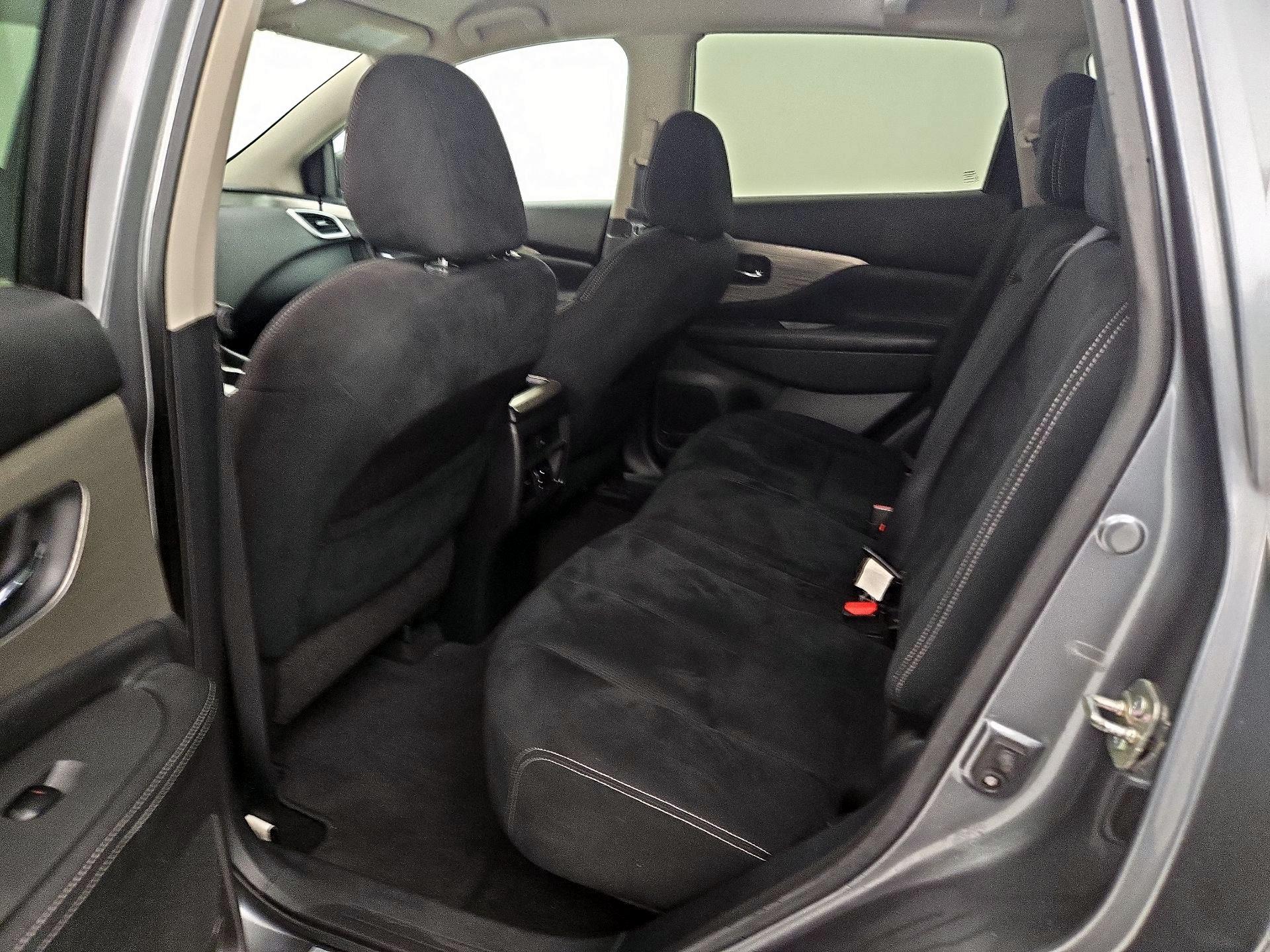 Thumbnail: 2016 Nissan Murano - 17