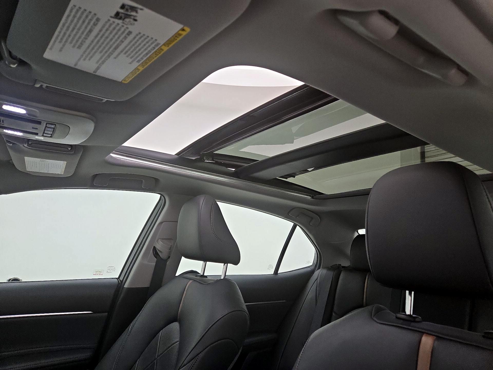 Thumbnail: 2018 Toyota Camry - 19