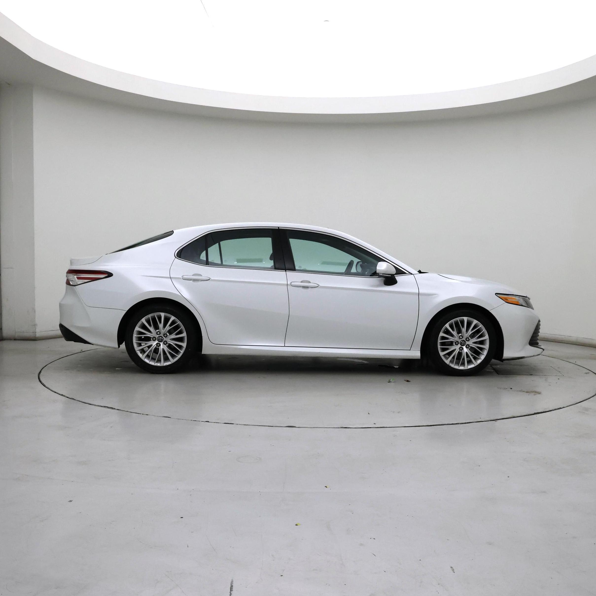 Thumbnail: 2018 Toyota Camry - 7