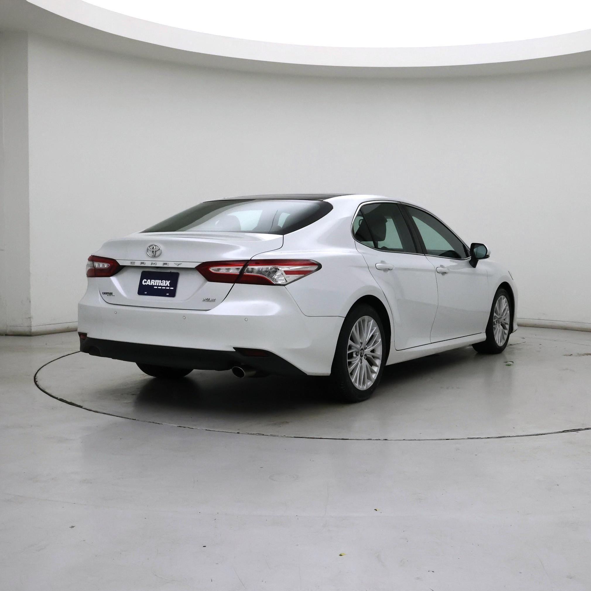 Thumbnail: 2018 Toyota Camry - 8