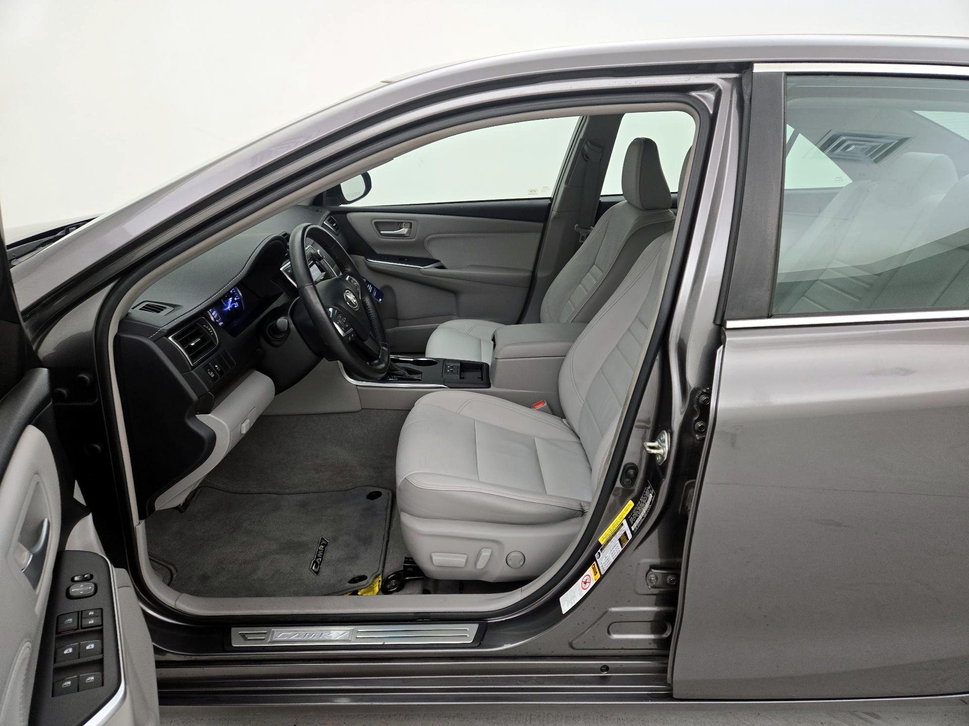 Thumbnail: 2016 Toyota Camry - 11
