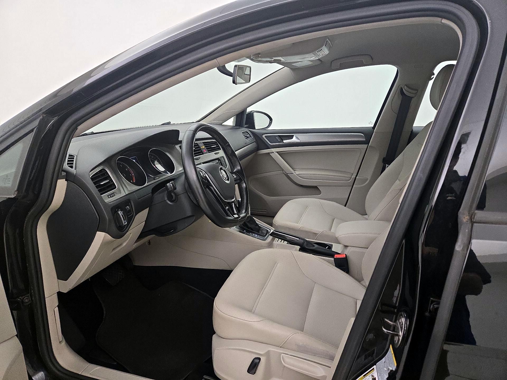 Thumbnail: 2015 Volkswagen Golf - 11
