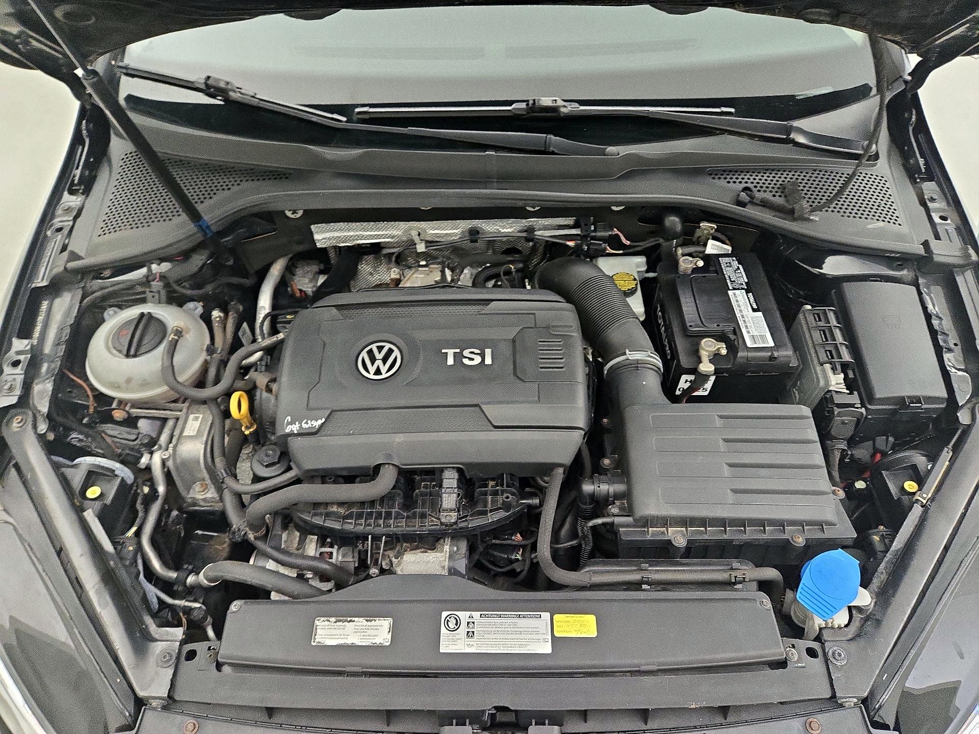 Thumbnail: 2015 Volkswagen Golf - 20