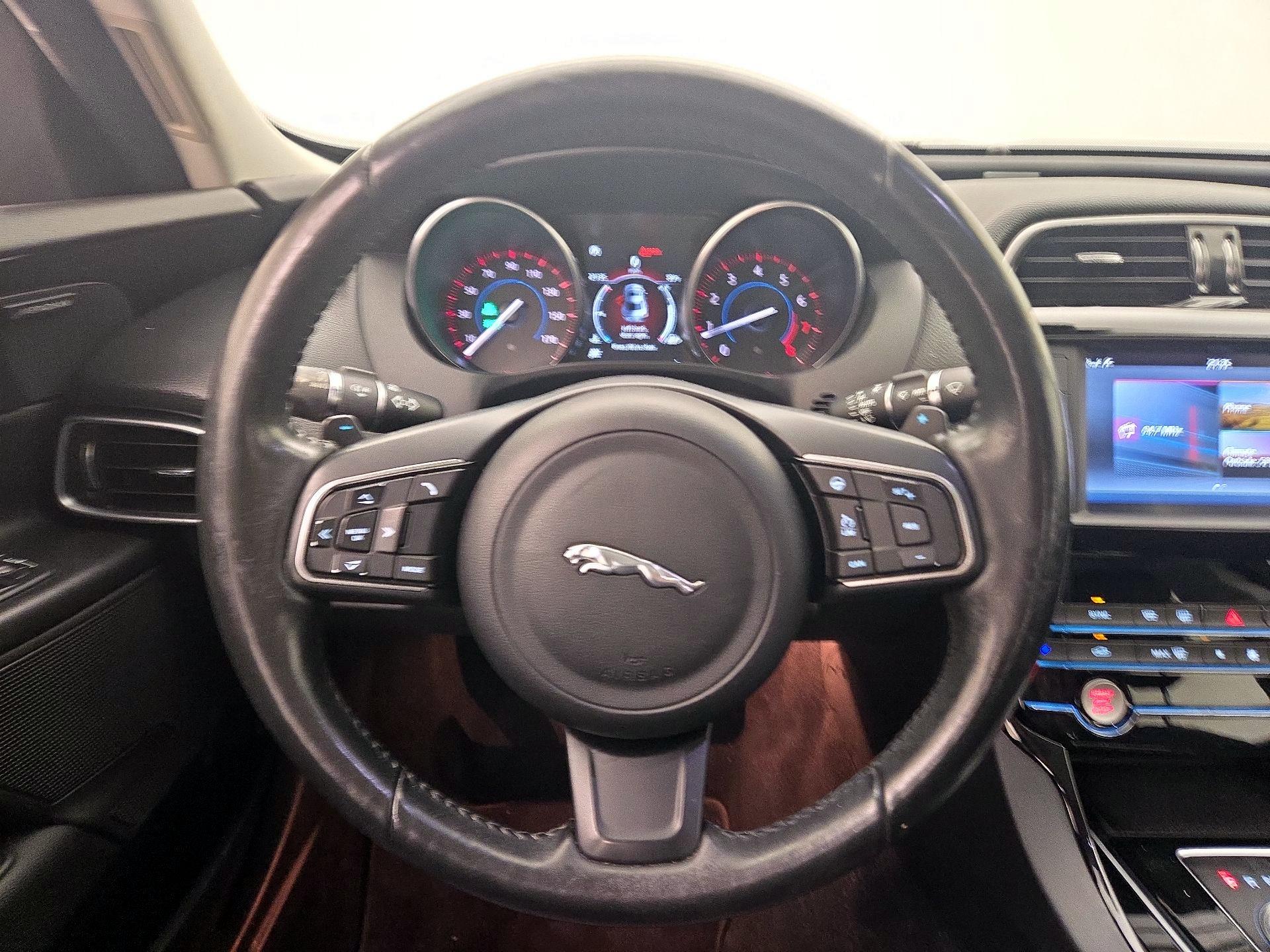 Thumbnail: 2018 Jaguar XE - 10