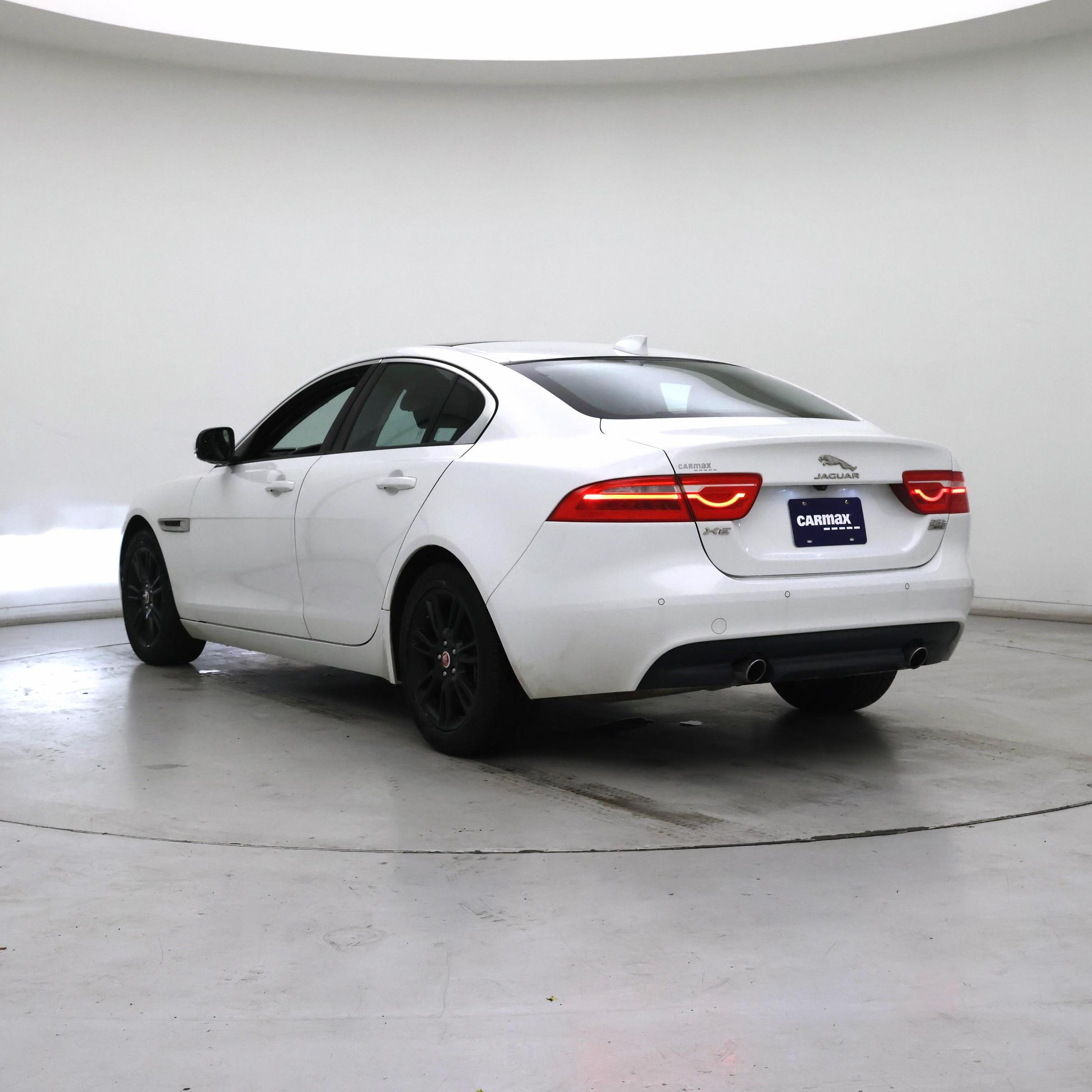 Thumbnail: 2018 Jaguar XE - 2
