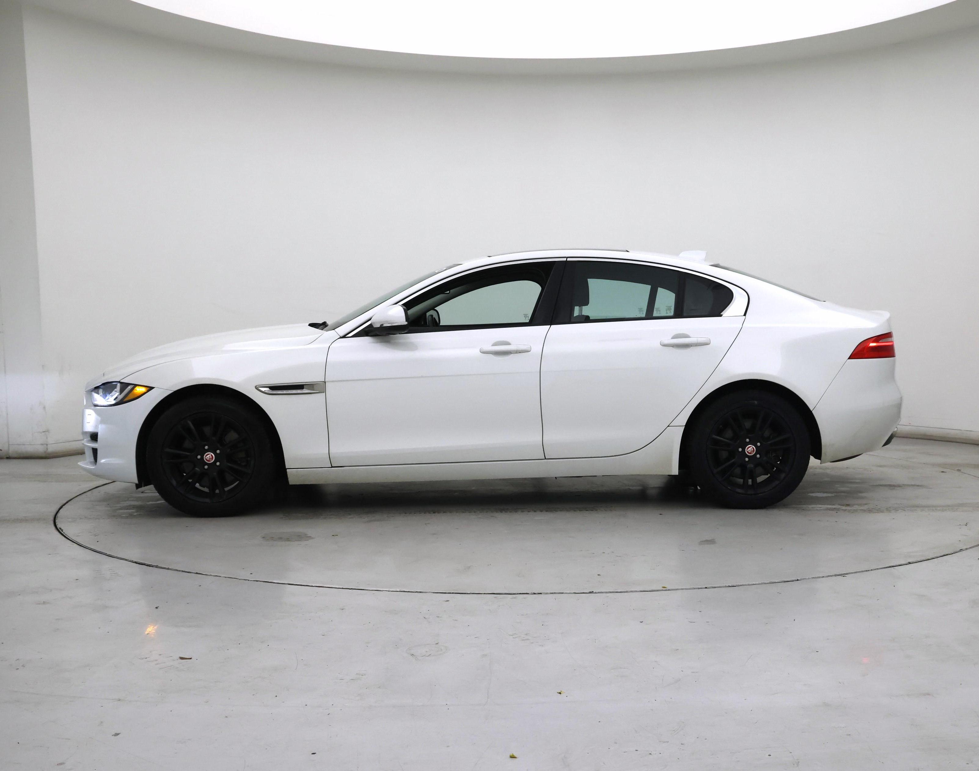 Thumbnail: 2018 Jaguar XE - 3