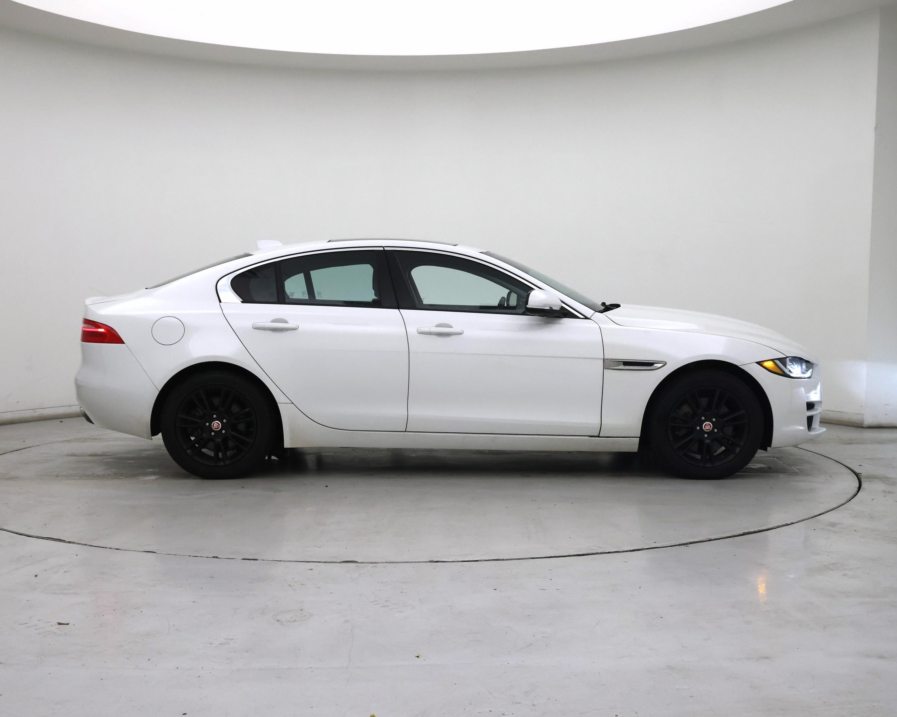 Thumbnail: 2018 Jaguar XE - 7