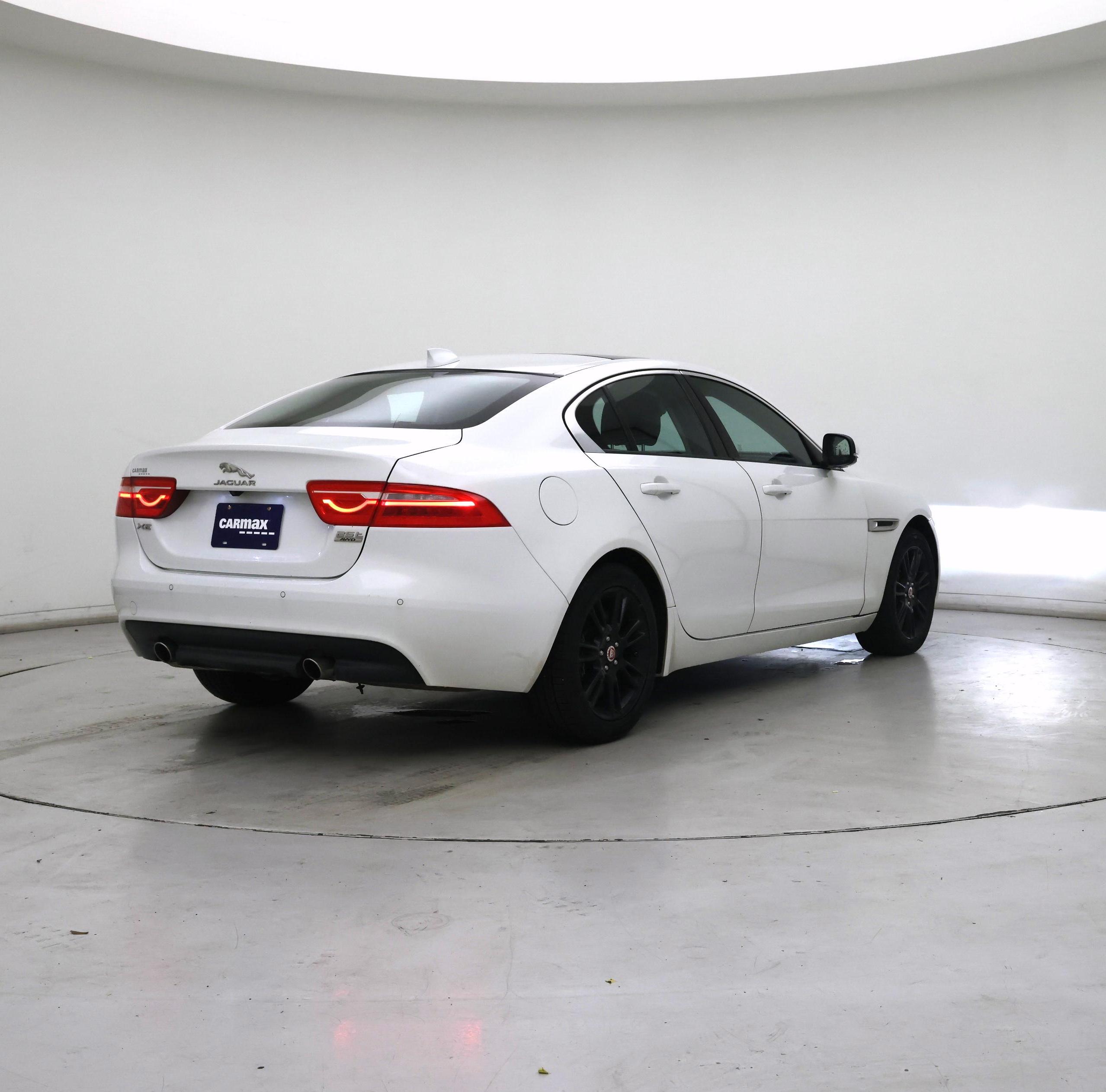Thumbnail: 2018 Jaguar XE - 8