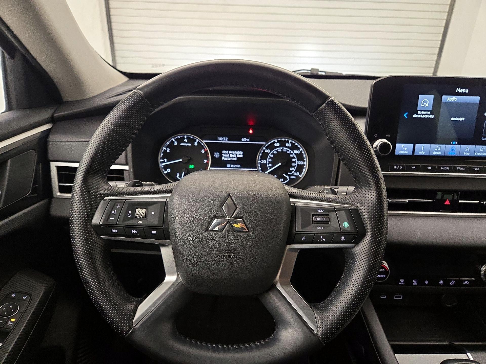 Thumbnail: 2023 Mitsubishi Outlander - 10